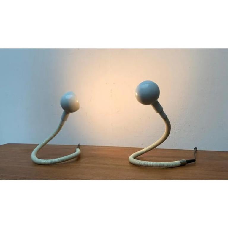 20ième siècle Ensemble de 2 lampes de bureau Hebi italiennes de l'ère spatiale par Isao Hosoe, 1970 en vente