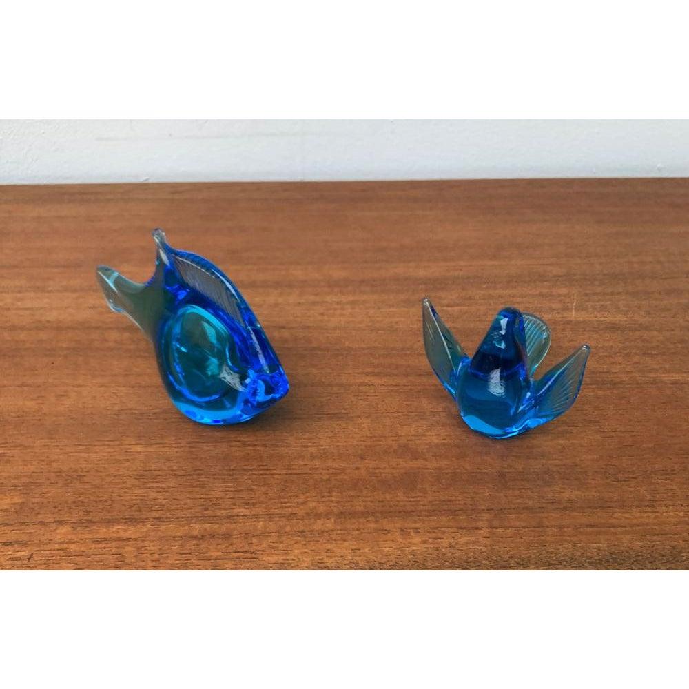 Vetro Set di 2 sculture svedesi vintage di uccelli e pesci in vetro artistico, anni '70 in vendita