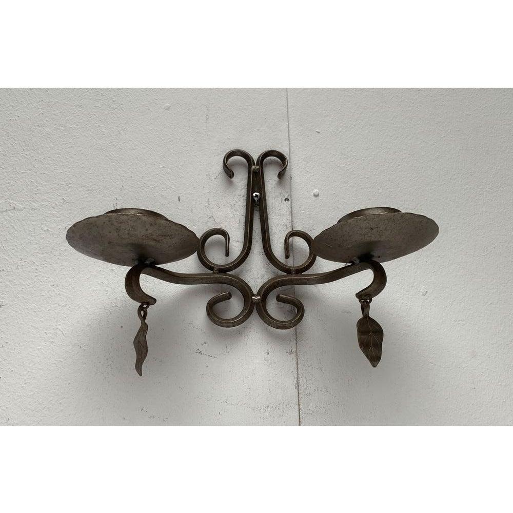 Portavelas de pared suecos antiguos de hierro forjado de Ahrnebergs, juego de 2, en muy buen estado. Diseñado de 1970 a 1979 Esta pieza tiene una marca de atribución.

Más información:
Material: Metal
Color: Gris
País de origen: Suecia
Tipo de