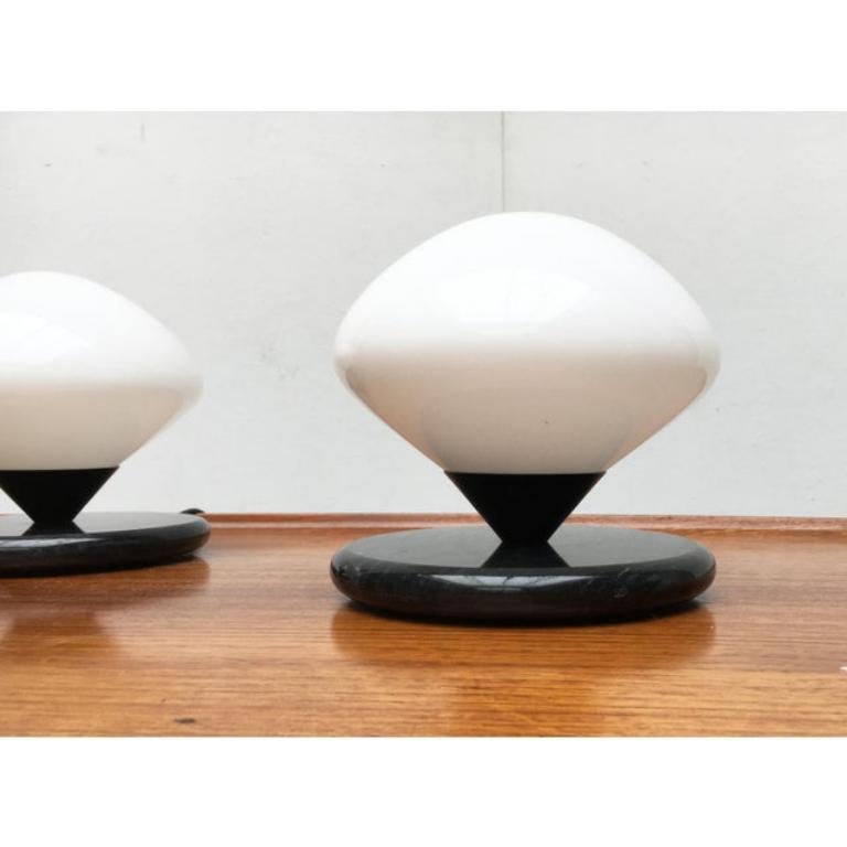 Juego de 2 lámparas de sobremesa vintage suizas de mármol y cristal de Optelma en venta 1