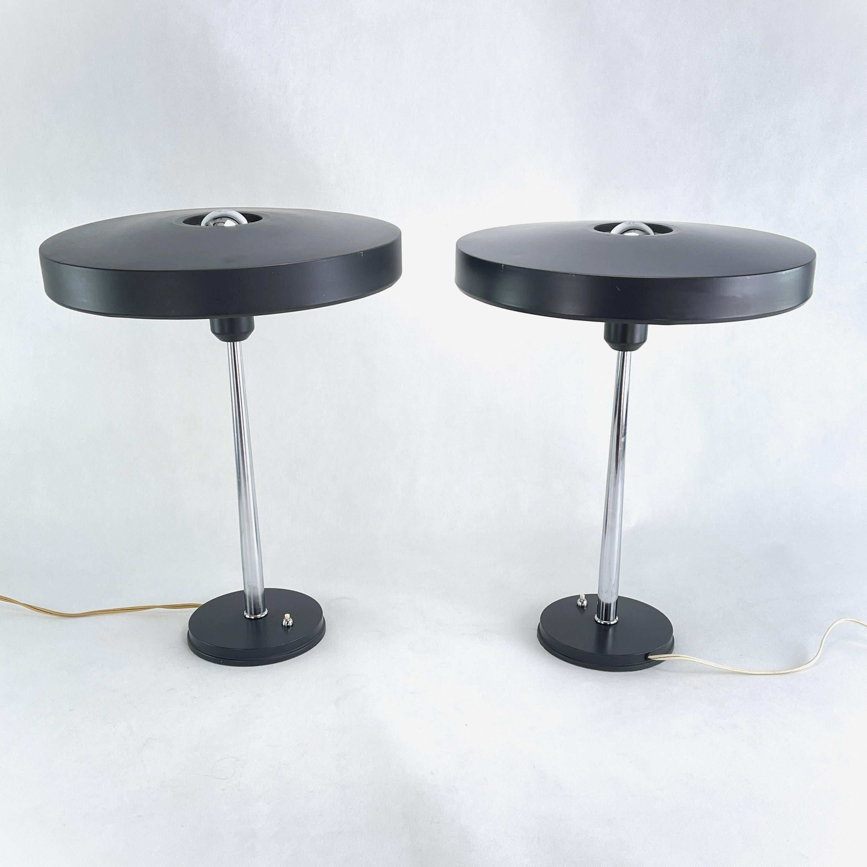 2 Vintage Table Lamp Junior from Philips - 1950s

These lamps are a real piece of vintage design history and testify to the creative brilliance of the renowned designer Louis Kalff.

He was the artistic director of the Philips company in