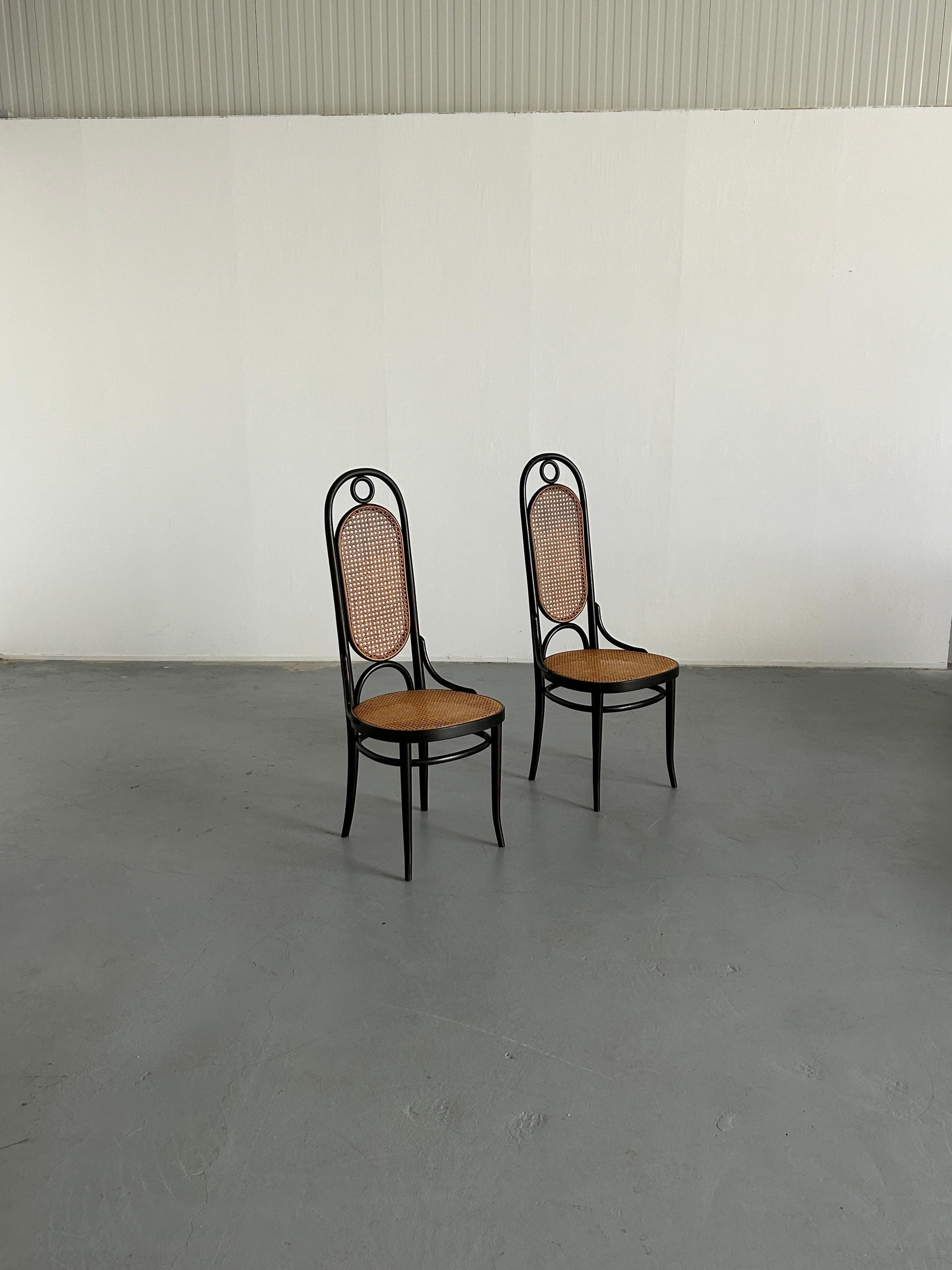 A set of two beautiful Thonet bentwood chairs, popular high backrest known as model 207R or model no. 17.
Original Thonet production of the 1950s.
Thonet label present underneath the seats.

The chairs are in good vintage condition with expected