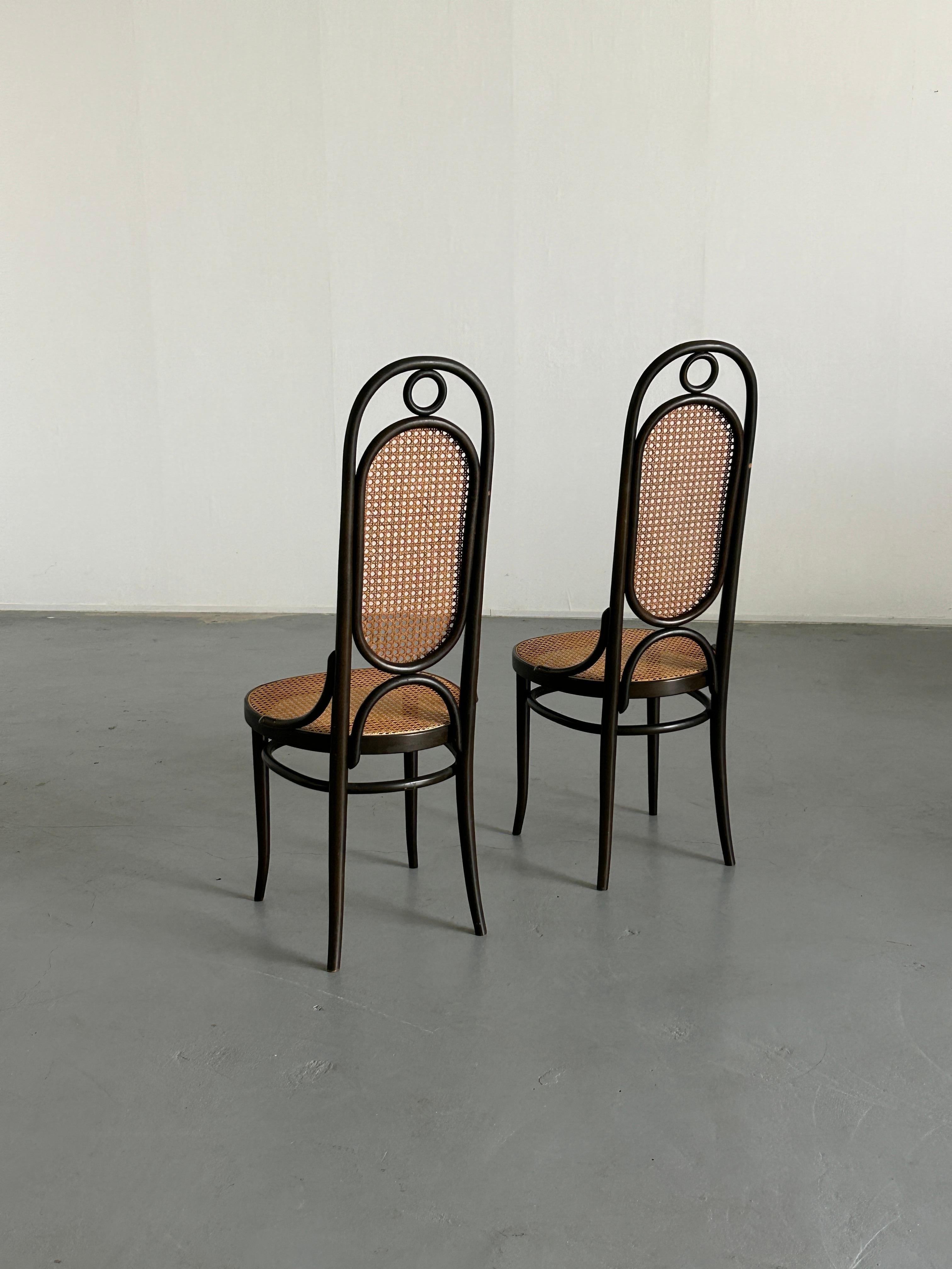 Set of 2 Vintage Thonet 207R Bentwood Chairs / Early Original Production, 1950s In Good Condition In Zagreb, HR