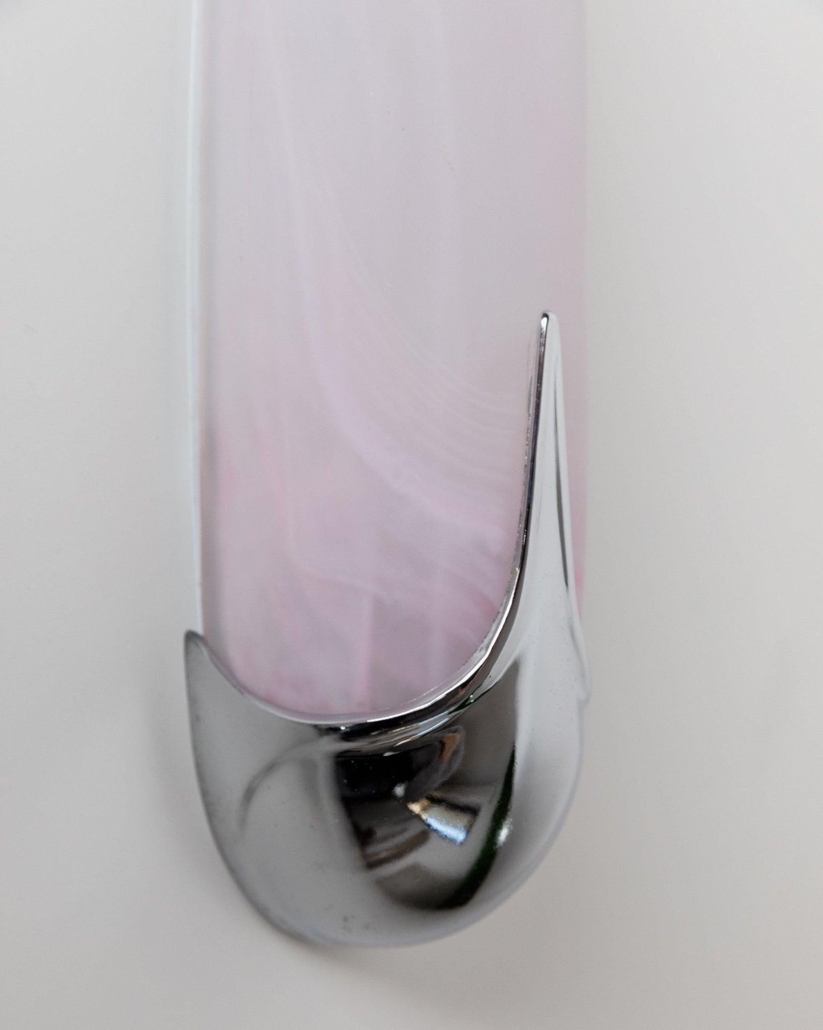 Set di 2 lampade da parete vintage in vetro rosa e cromo, Spagna, anni '80 in vendita 1