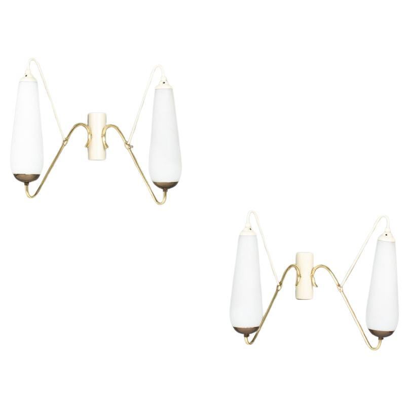 Ensemble de 2 lampes murales vintage en métal et opaline, 1950