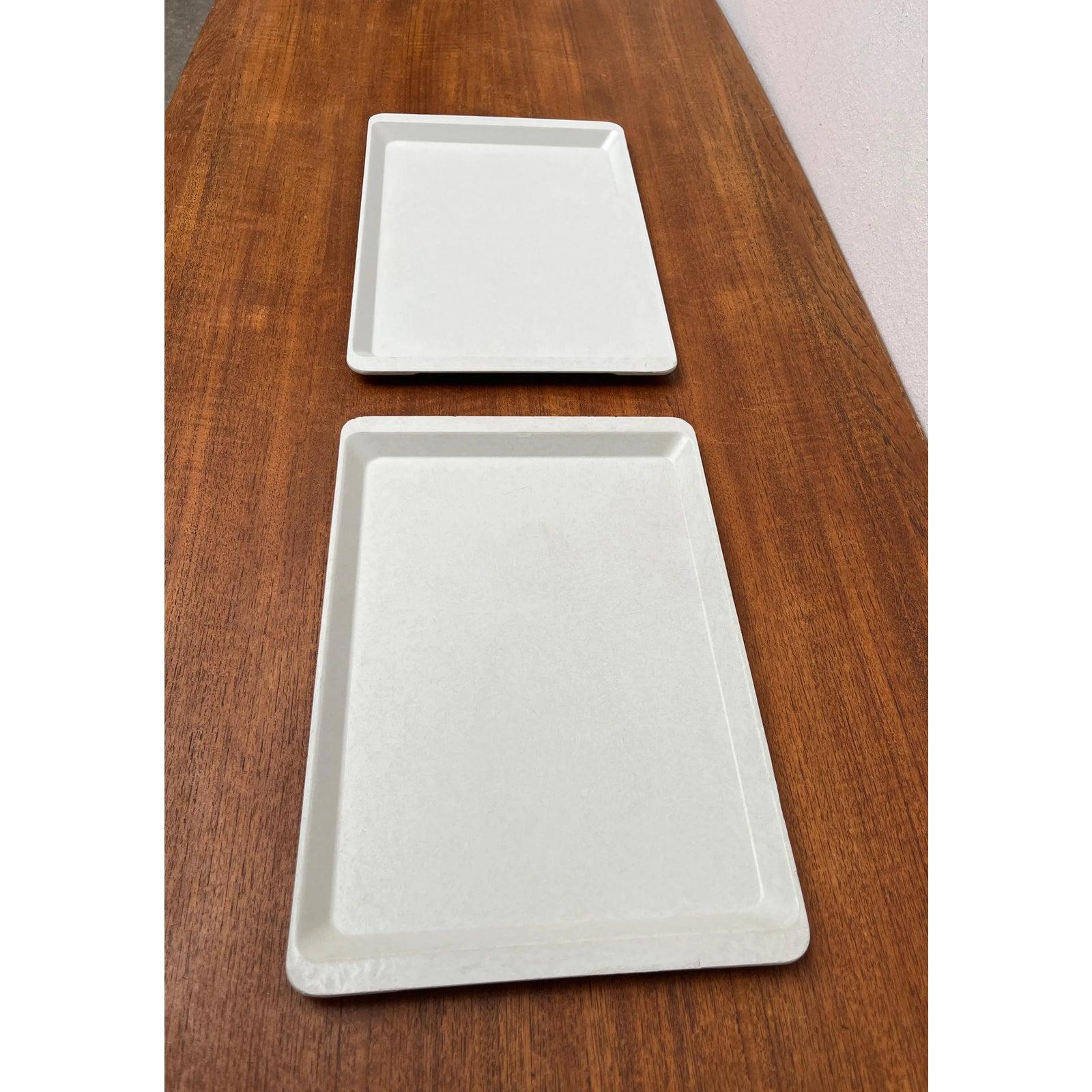 2er-Set westdeutscher Fiberglas-Kunststofftabletts von Presswerk Köngen (Deutsch) im Angebot