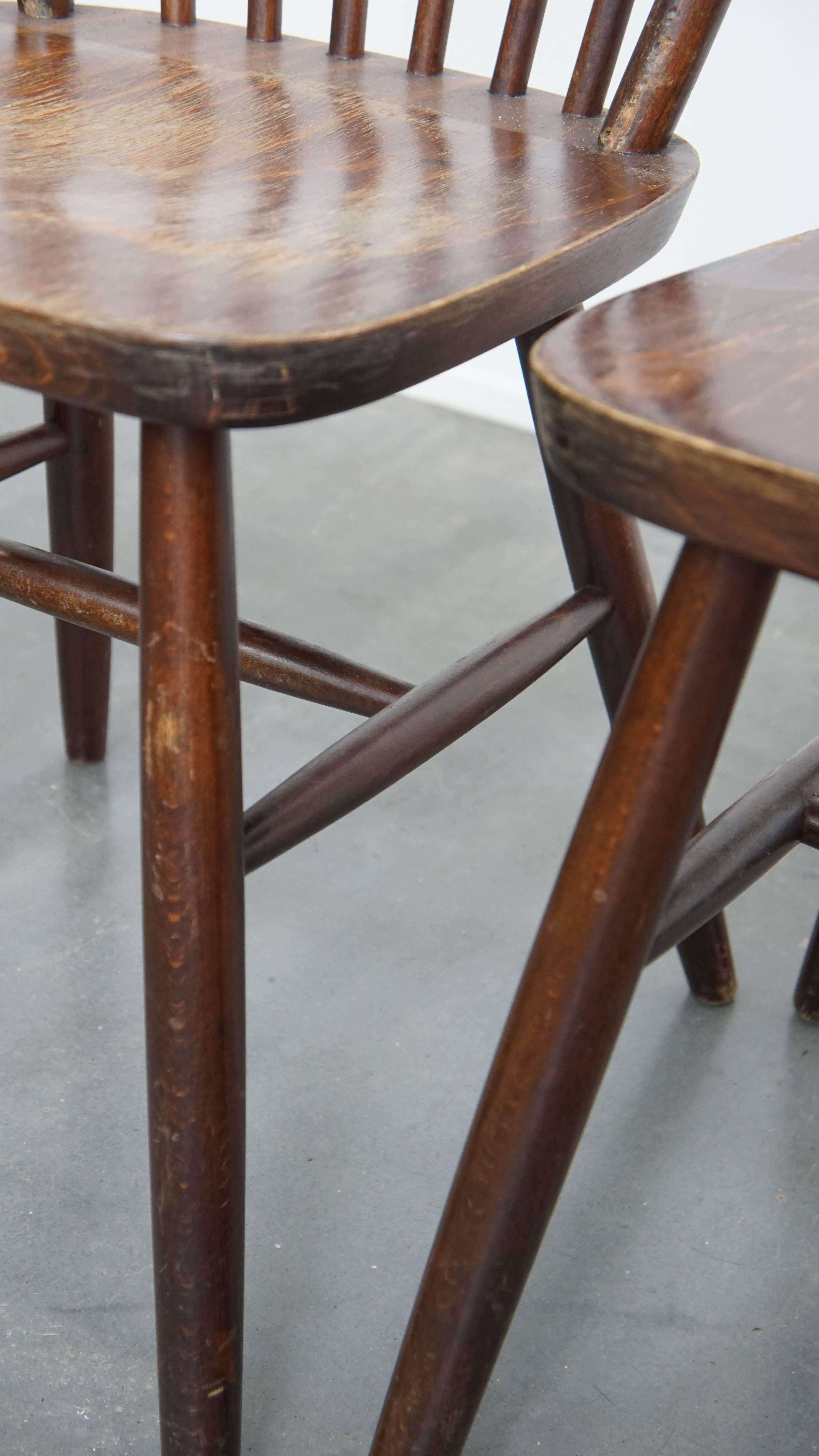 Ensemble de 2 chaises Windsor vintage en bois à fuseaux des années 1970 en vente 3
