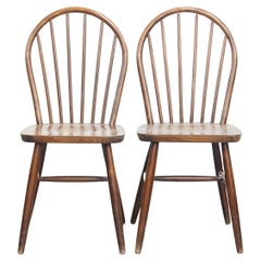 Ensemble de 2 chaises Windsor vintage en bois à fuseaux des années 1970