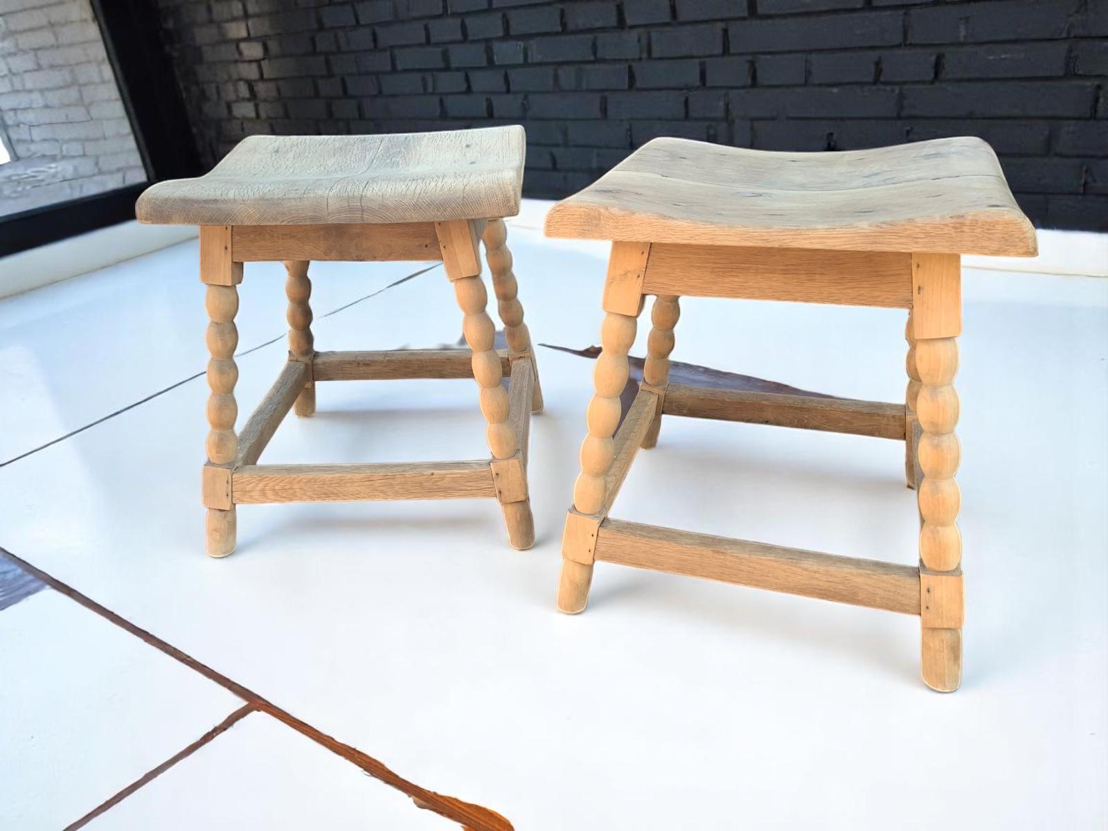 Intagliato set di 2 sgabelli in legno vintage - fascino rustico francese