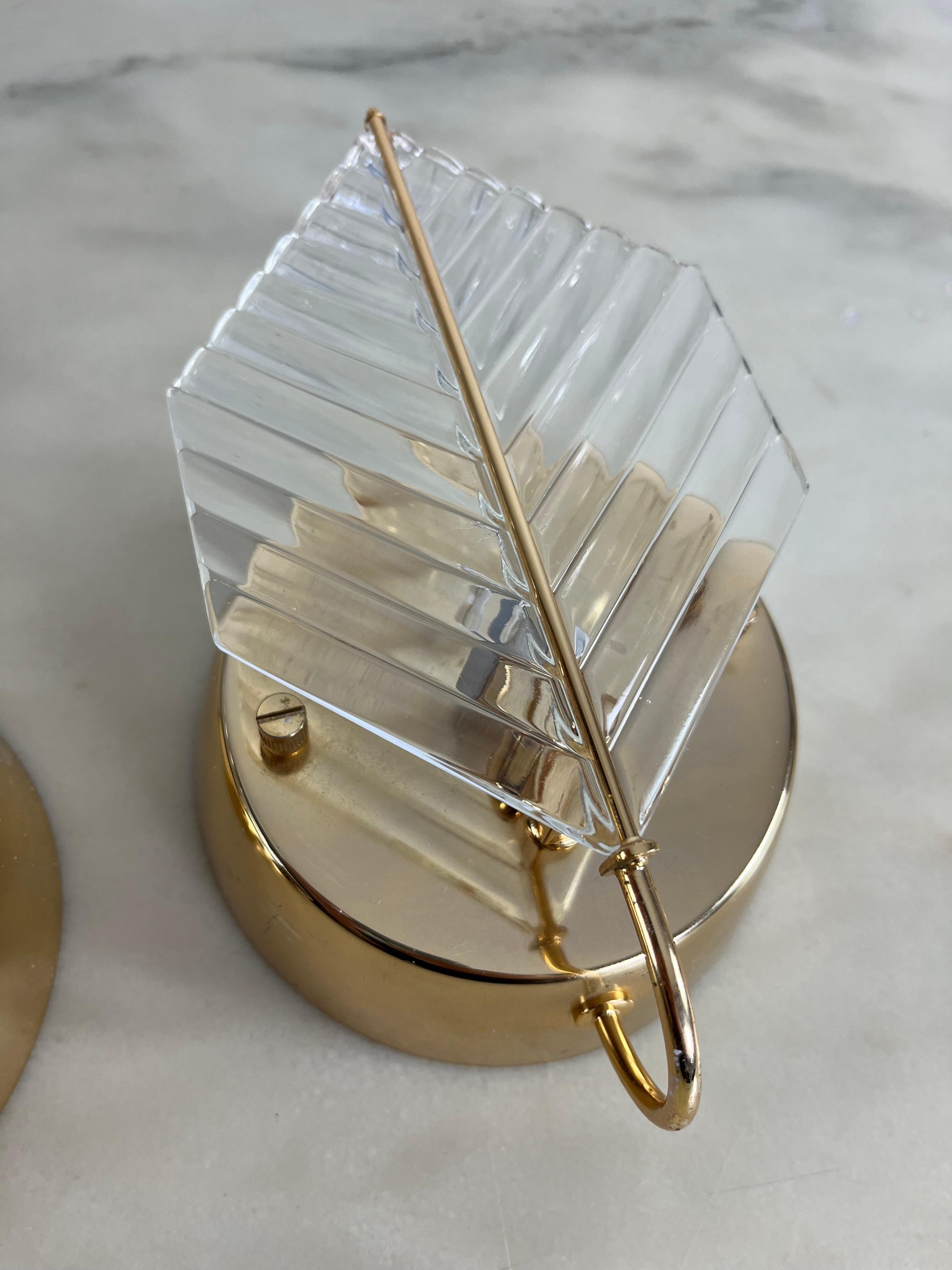Set of 2 wall lamps in brass and Murano glass Zero Quattro 1970s
Halogen lamps, intact and in good condition.