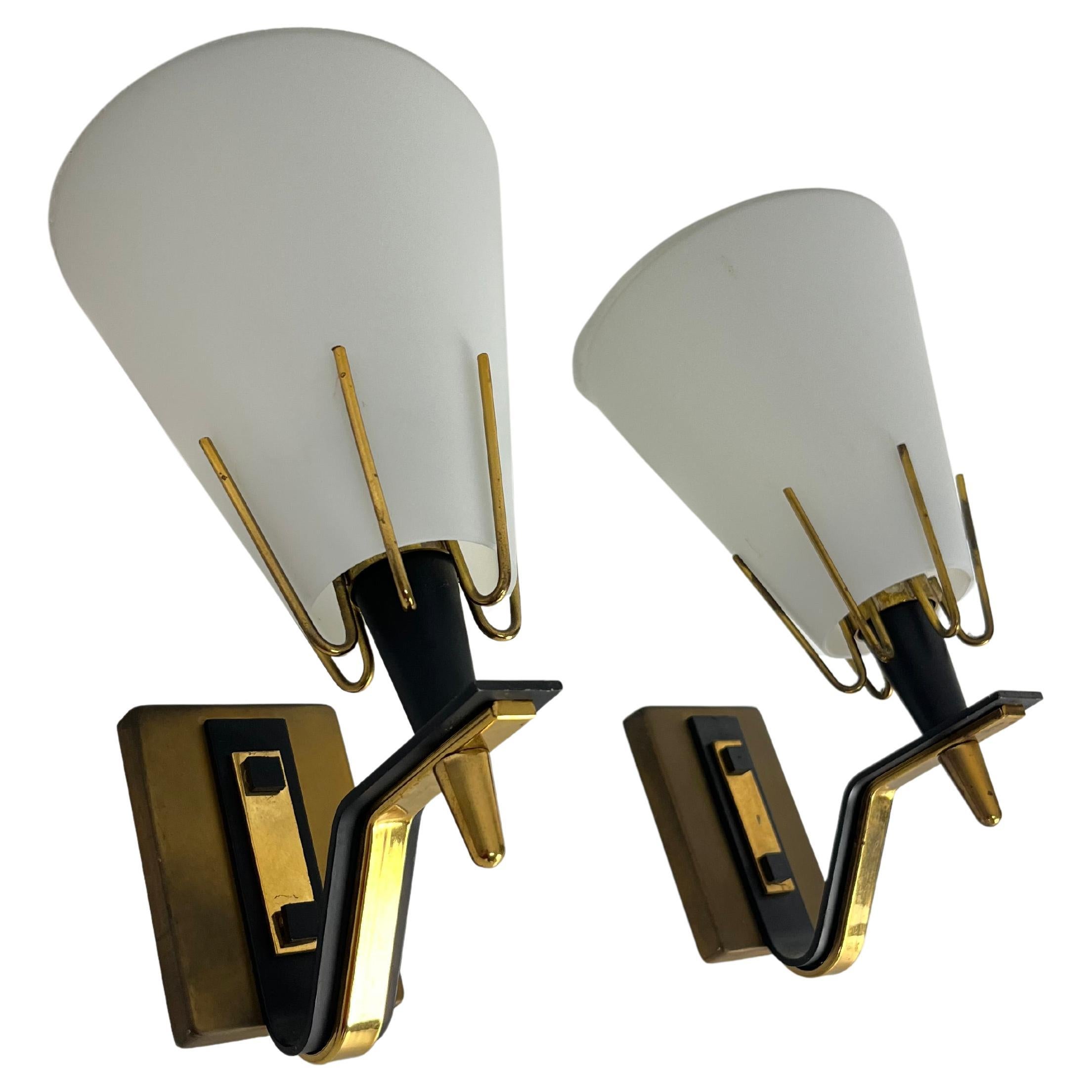 Set of 2 Wall Lamps in metal, brass and opaline glass attributed to Stilnovo