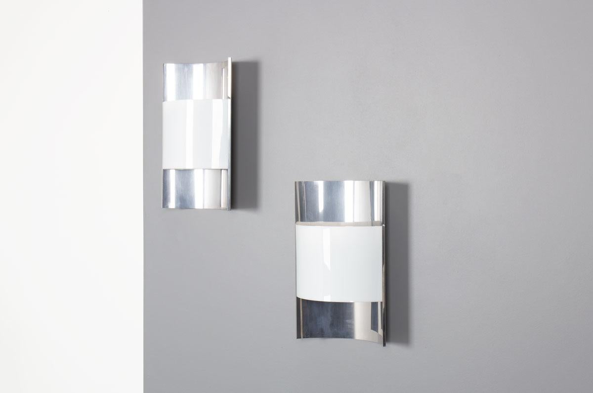 Set of 2 wall lamps edited by Stilux in Italy in the 70s
Curved aluminum sheet, white plexiglass as a reflector
Some traces of use on the structure