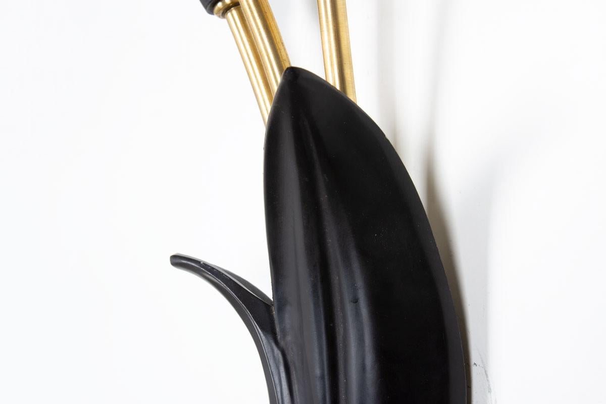 Set di 2 lampade da parete in metallo nero e ottone, 1950 in vendita 1