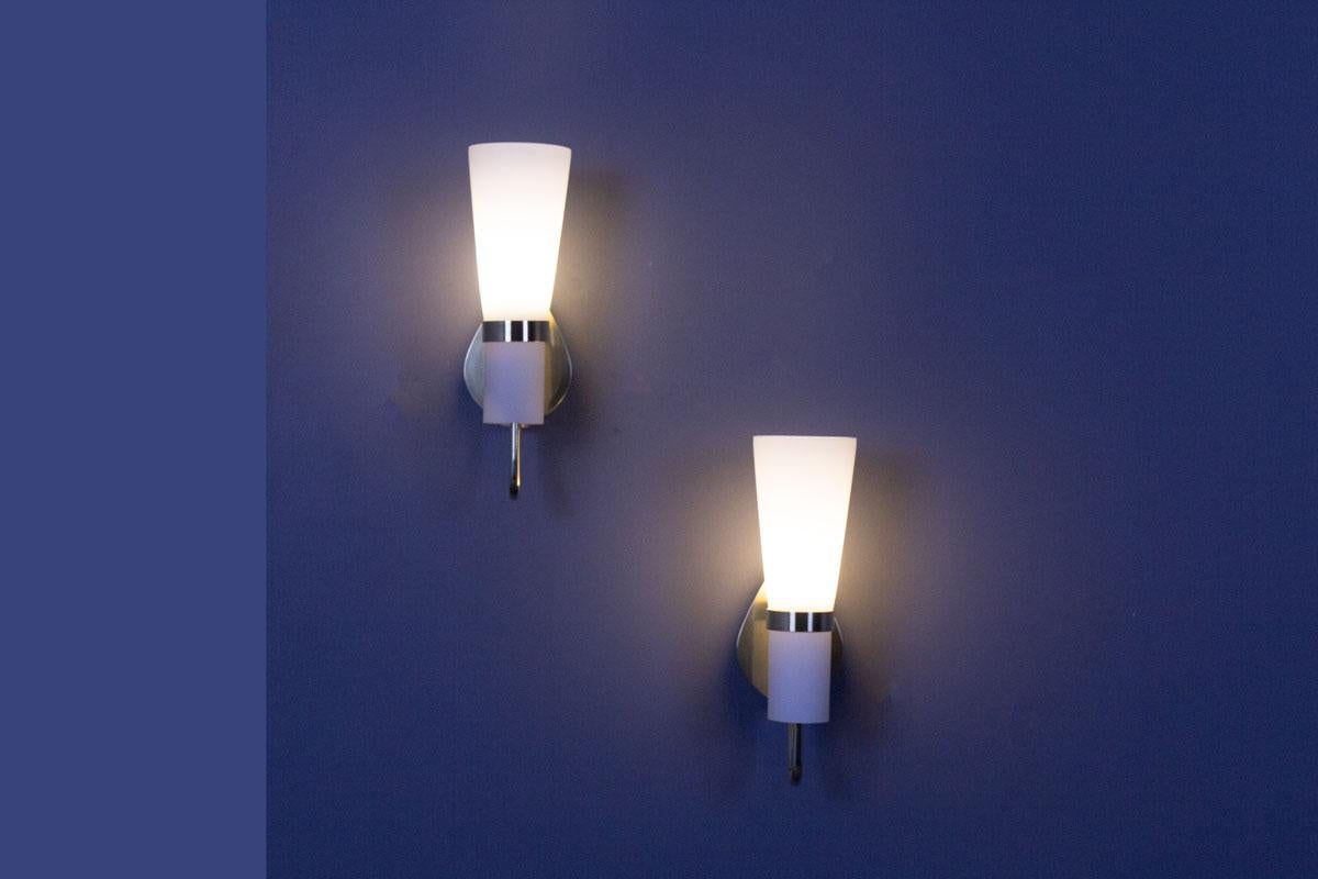 Ensemble de 2 Lights en laiton et opaline, 1950 en vente 2