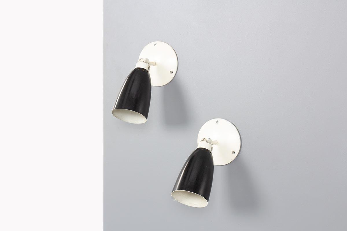 Set di 2 lampade da parete degli anni '50 in Francia
interamente in metallo laccato in bianco e nero
Riflettori regolabili
stile industriale
