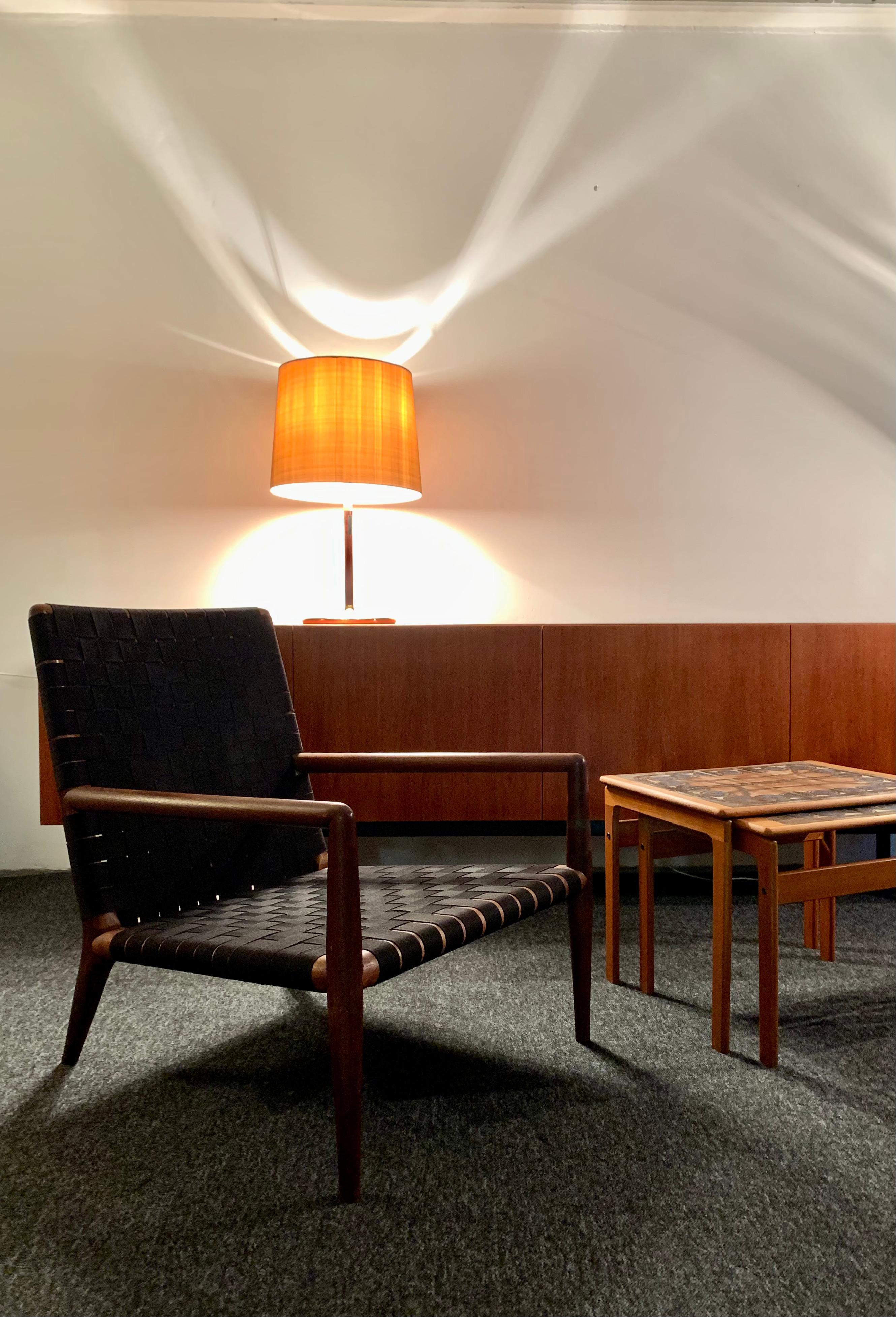 Satz von 2 Loungesesseln aus Nussbaumholz von T.H. Robsjohn-Gibbings für Widdicomb im Angebot 9