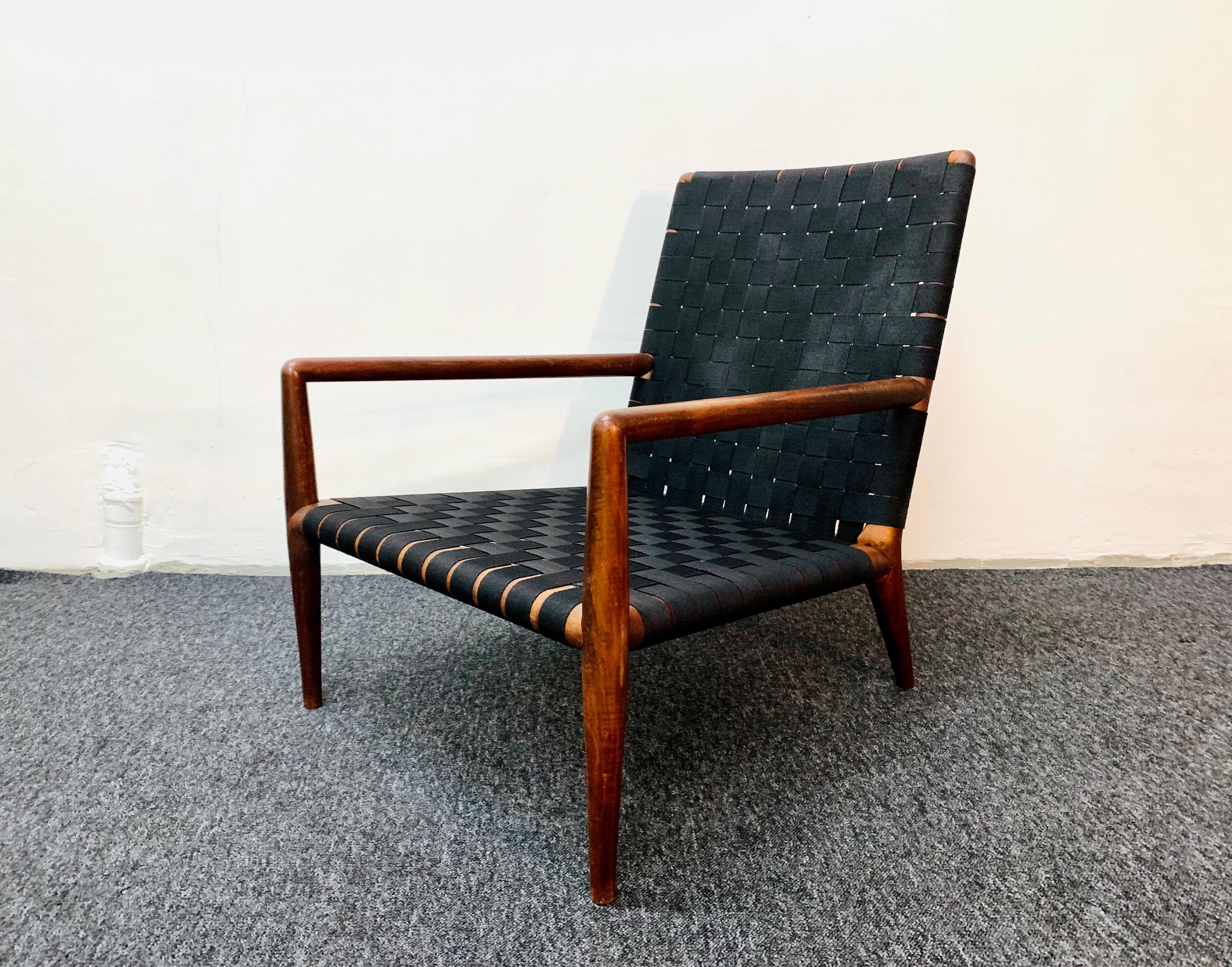 American Set of 2 Walnut Lounge Chairs by T.H. Robsjohn-Gibbings for Widdicomb For Sale