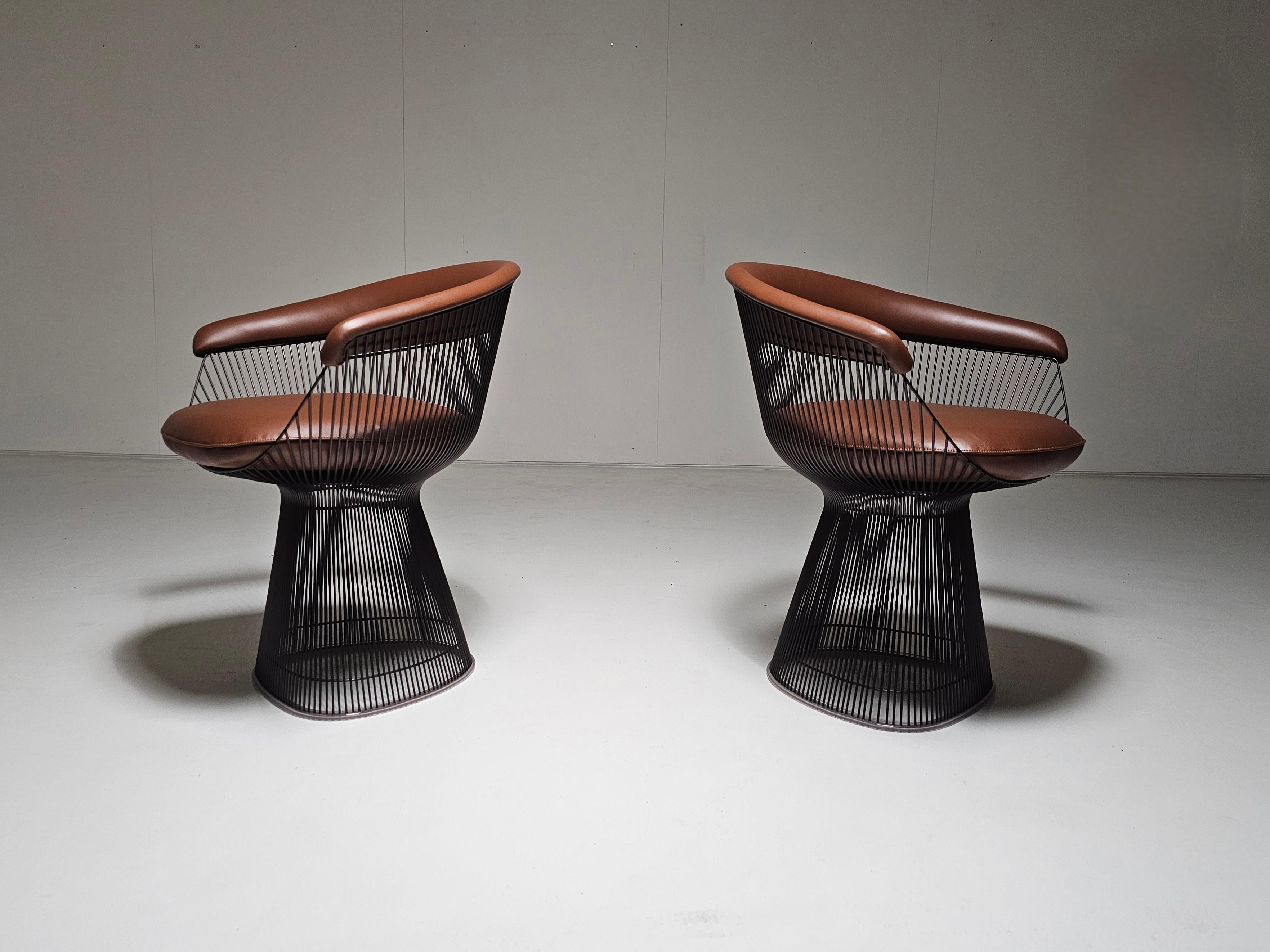 Set of 2 Warren Platner chairs in bronze and brown leather, Knoll International In Excellent Condition For Sale In amstelveen, NL
