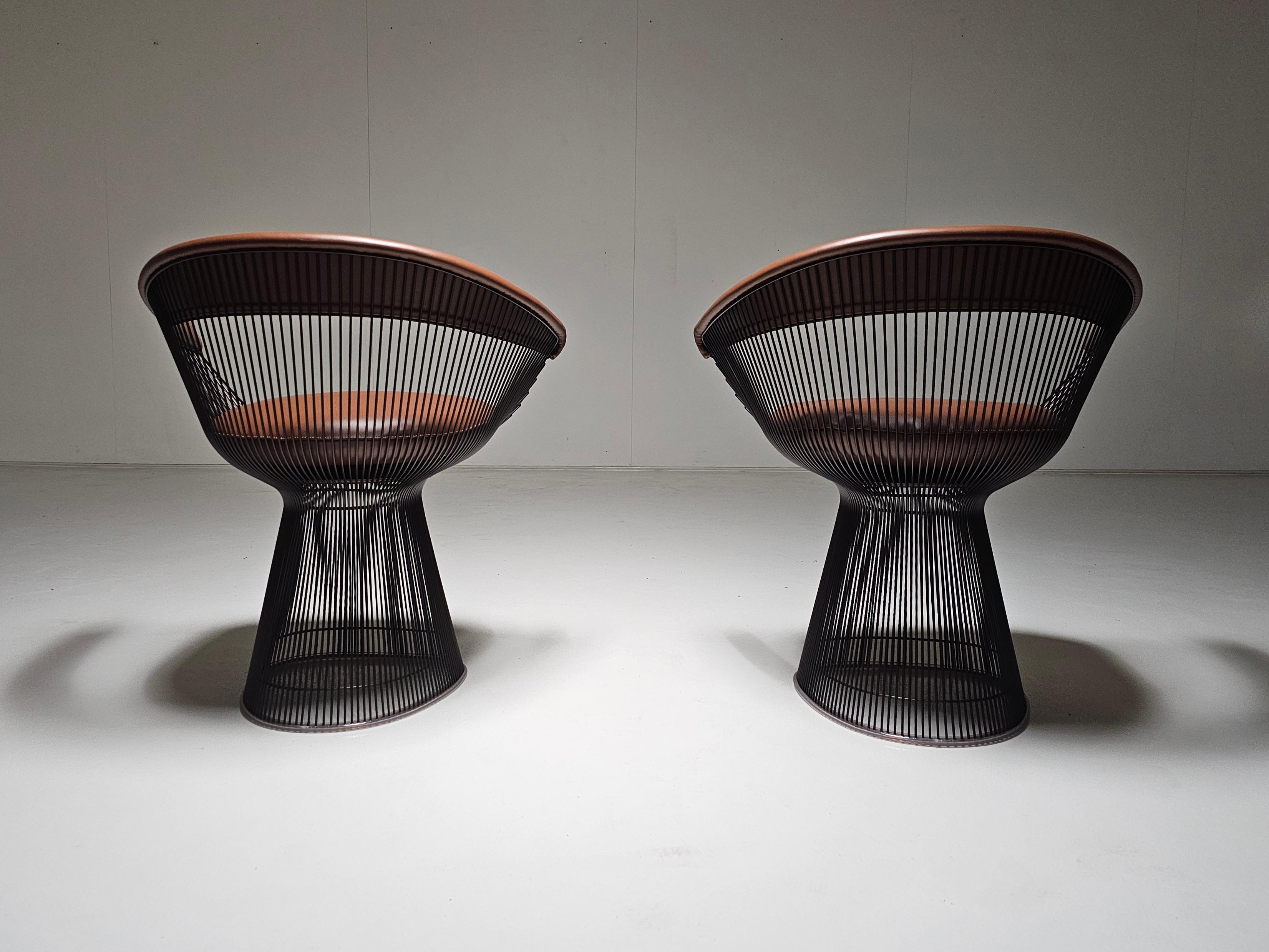 Contemporary Set of 2 Warren Platner chairs in bronze and brown leather, Knoll International For Sale