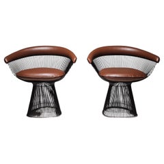 Set of 2 Warren Platner chairs in bronze and brown leather, Knoll International