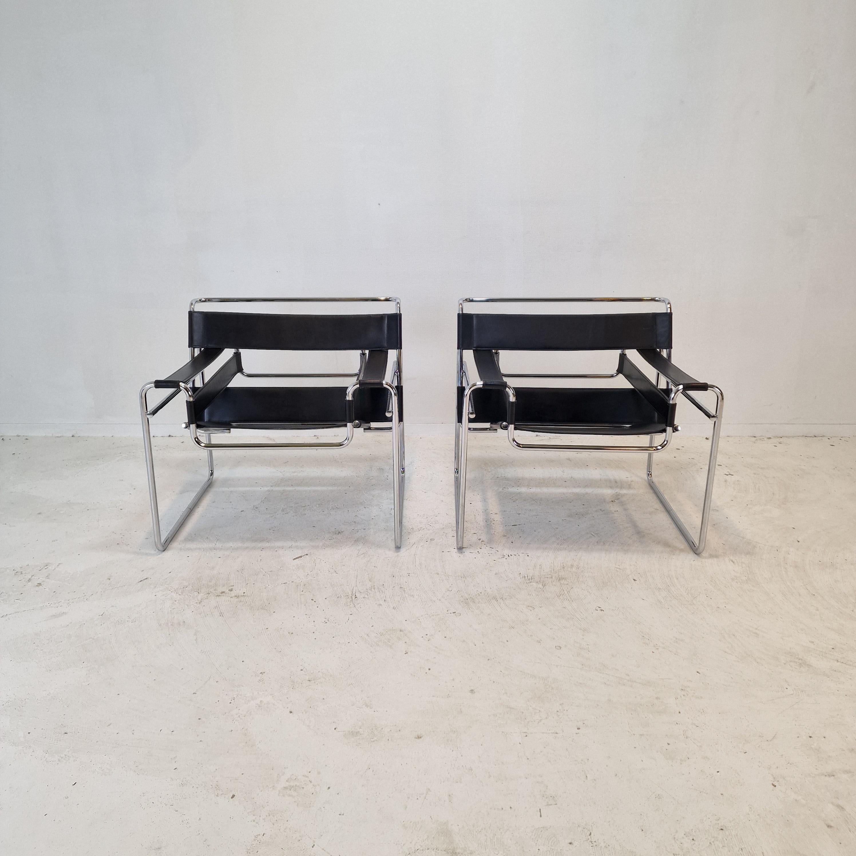 Mid-Century Modern Set of 2 Wassily Chairs by Marcel Breuer For Sale
