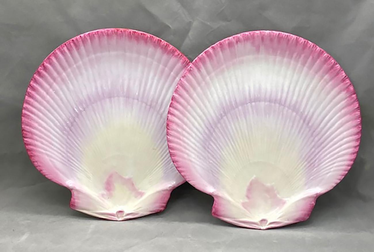 Set of 2 Wedgwood Pink Pearlware Dessert Plates in the Nautilus Pattern In Good Condition In Great Barrington, MA