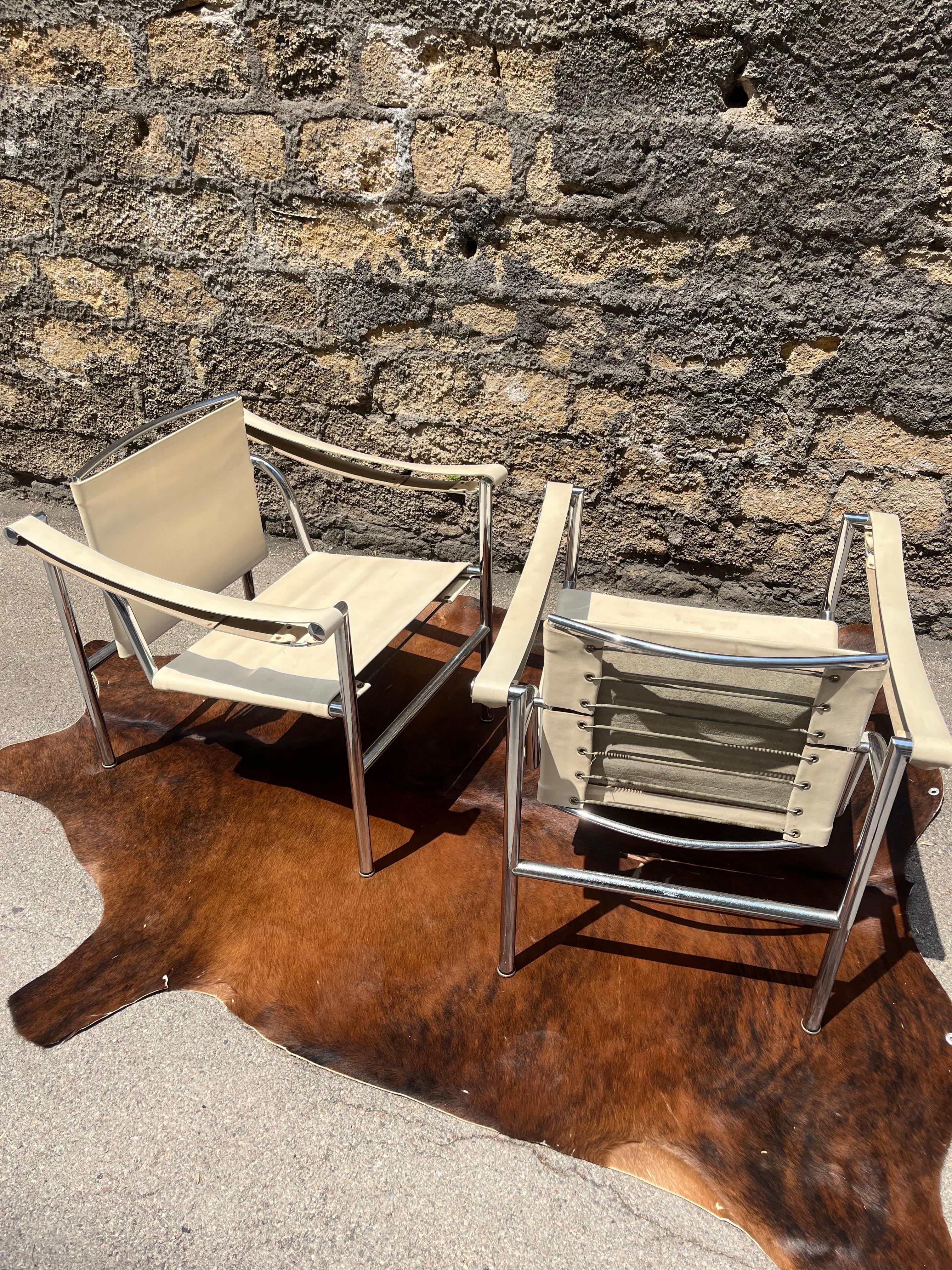 Set of 2 white leather armchairs Le Corbusier model, LC1 for Cassina from the 70 en vente 4