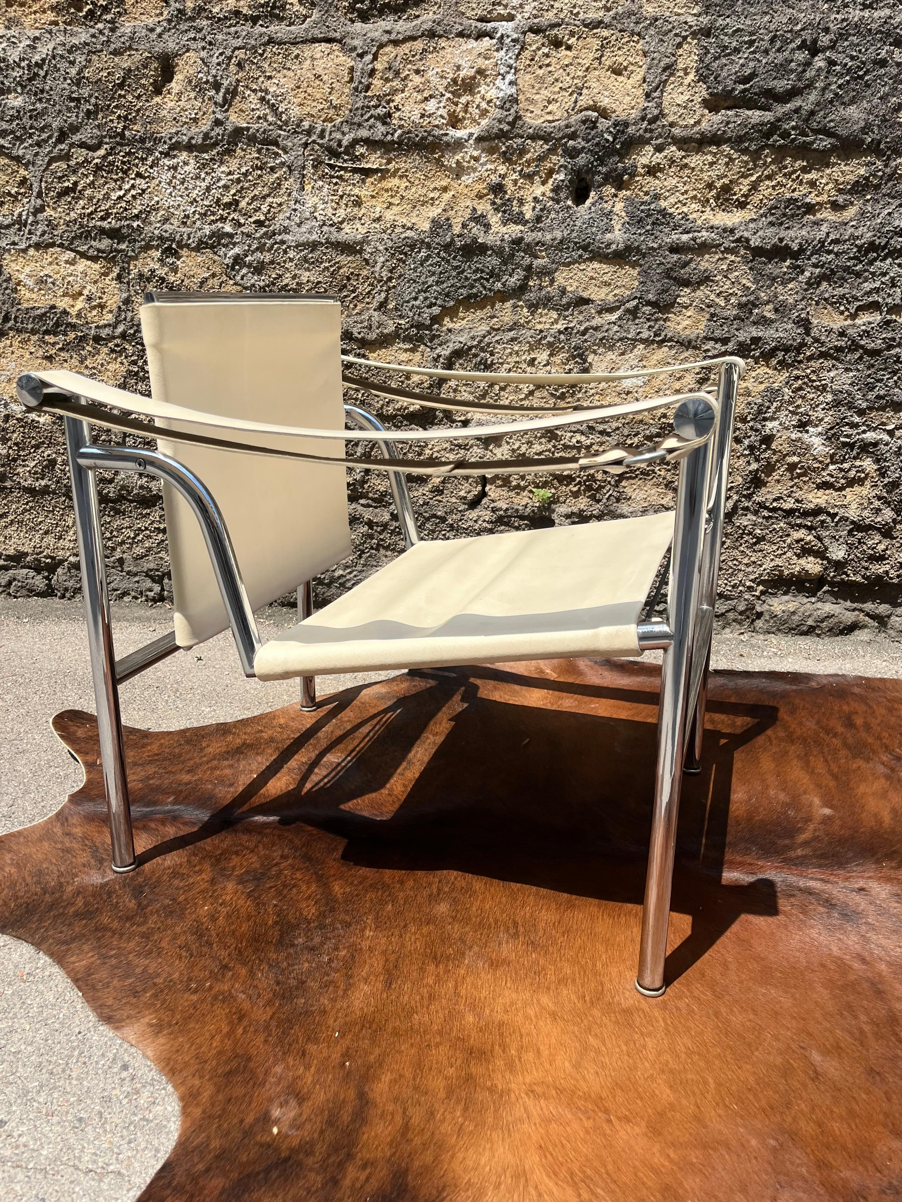 Set of 2 white leather armchairs Le Corbusier model, LC1 for Cassina from the 70 Bon état - En vente à Catania, IT