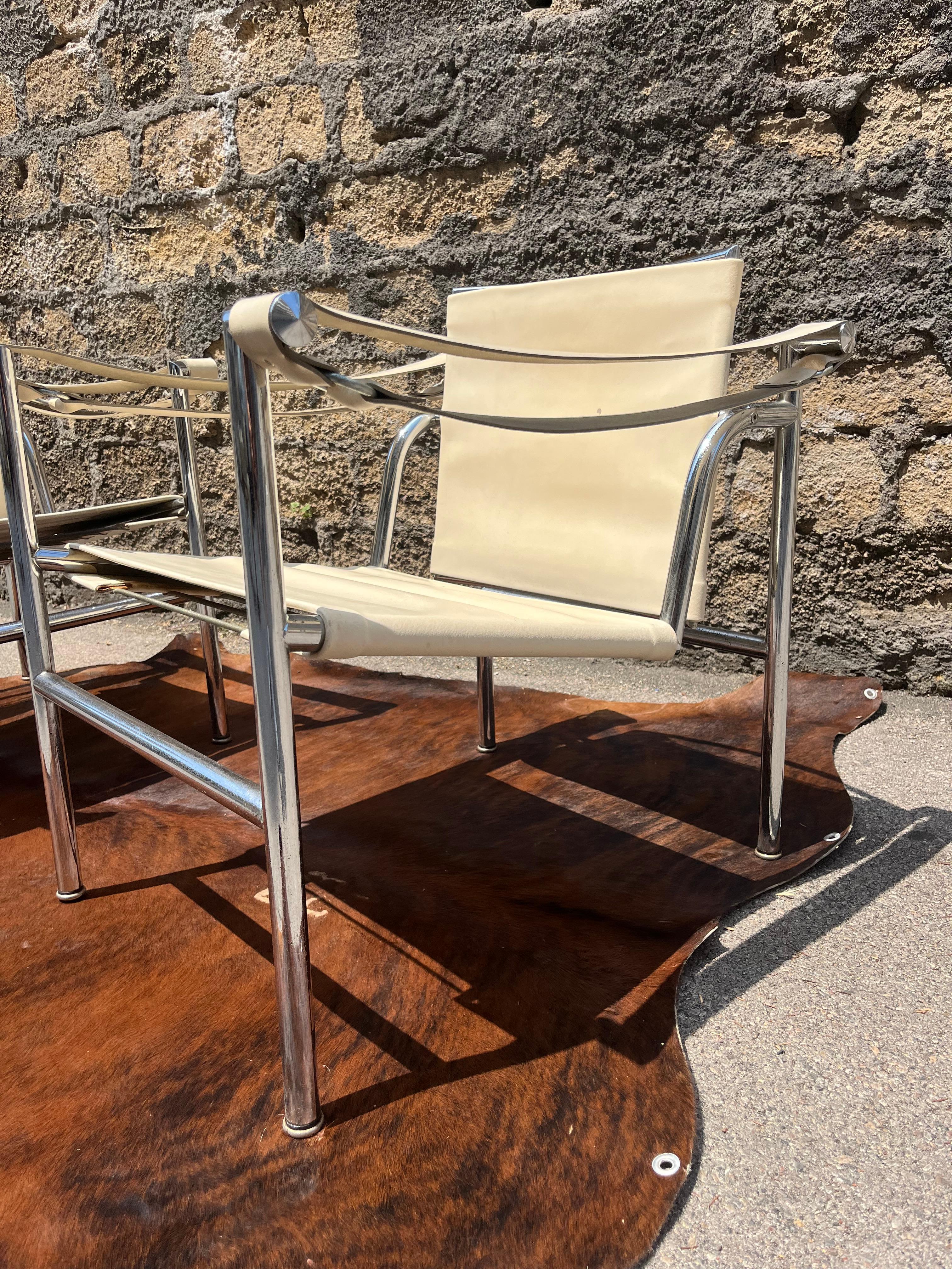 Métal Set of 2 white leather armchairs Le Corbusier model, LC1 for Cassina from the 70 en vente