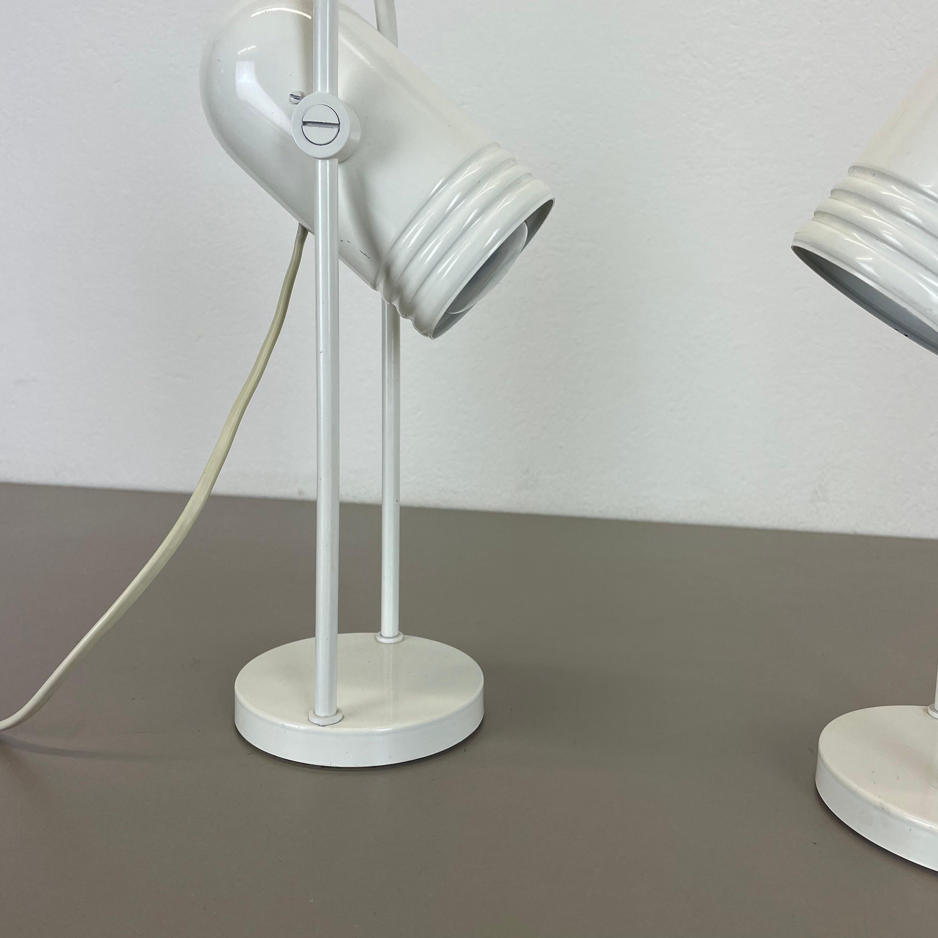 20ième siècle Ensemble de 2 lampes de table en métal blanc par Rolf Krüger pour Heinz Neuhaus Leuchten 1970 en vente