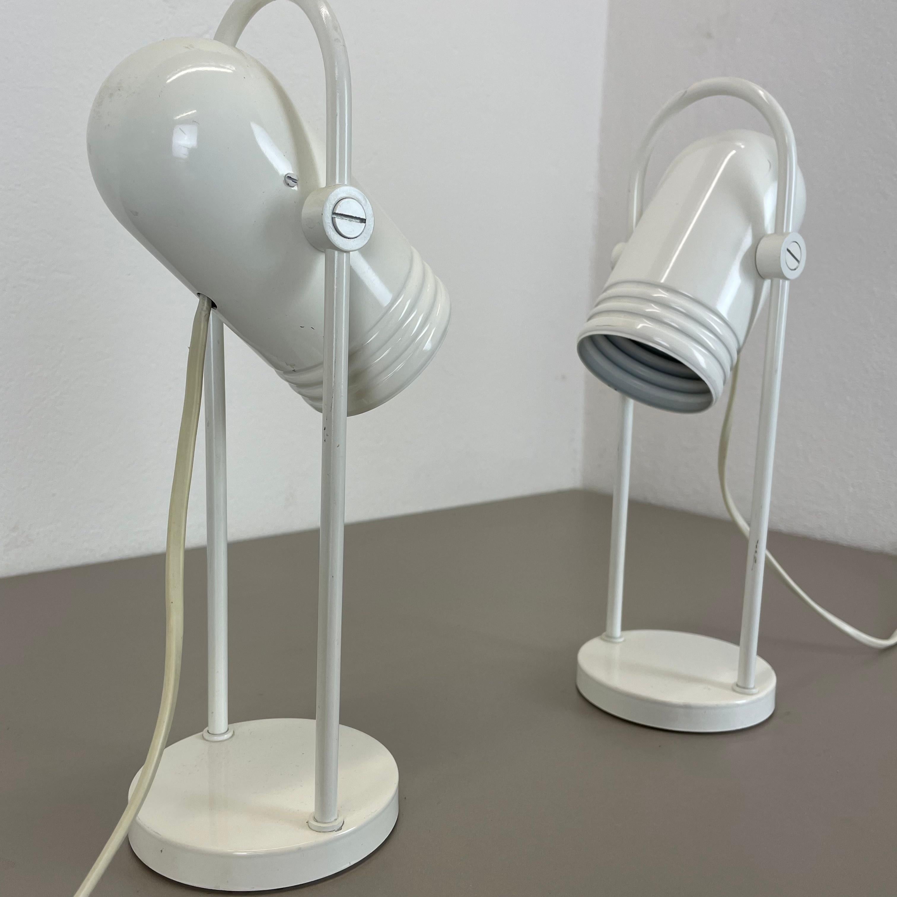 Ensemble de 2 lampes de table en métal blanc par Rolf Krüger pour Heinz Neuhaus Leuchten 1970 en vente 1