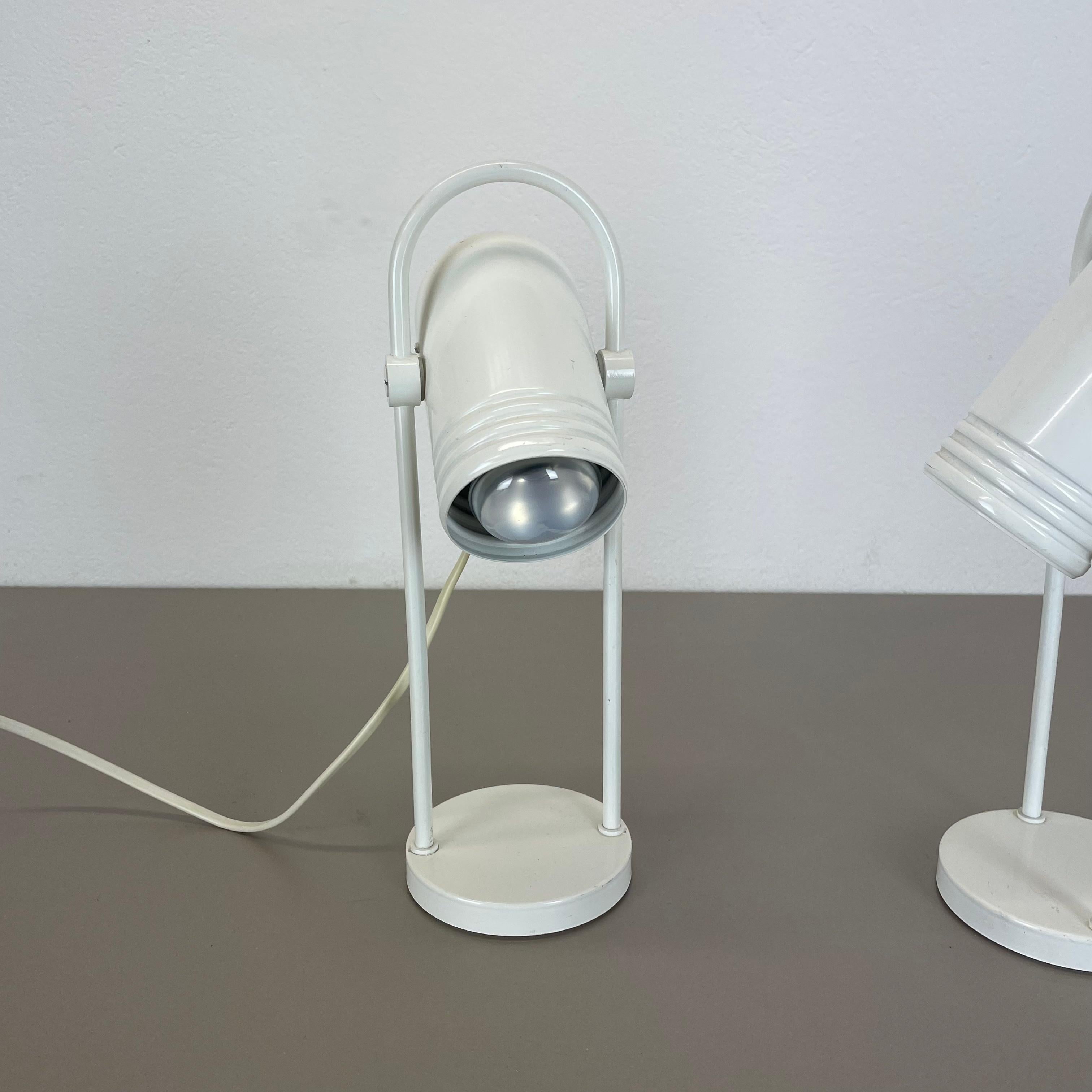 Ensemble de 2 lampes de table en métal blanc par Rolf Krüger pour Heinz Neuhaus Leuchten 1970 en vente 2