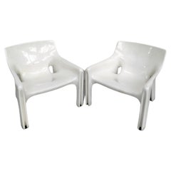Retro Set of 2 white plastic armchairs "Vicario" model by V. Magistretti for Artemide 