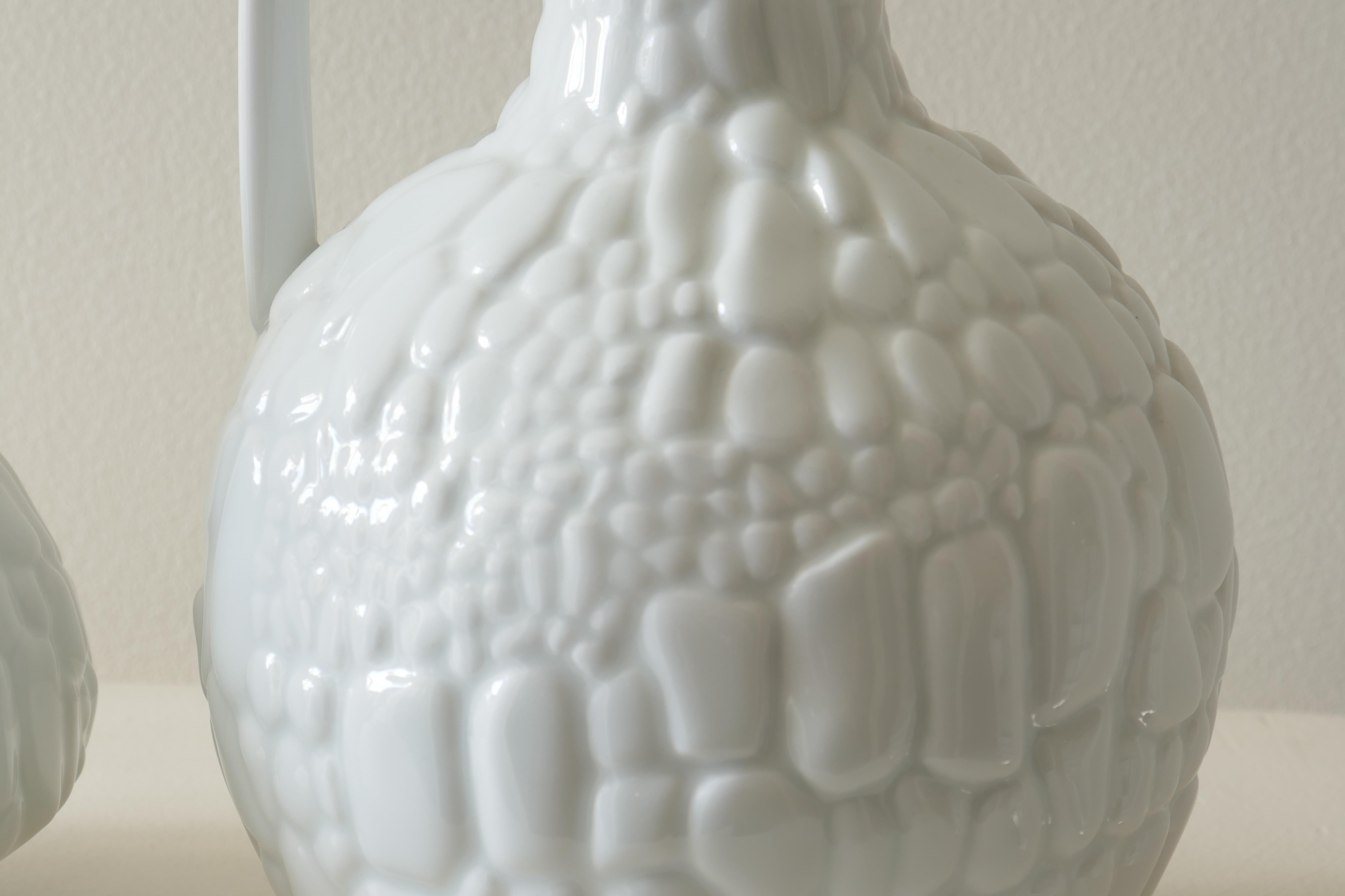 Fin du 20e siècle Ensemble de 2 vases en porcelaine blanche Kaiser, Allemagne, 1970 en vente