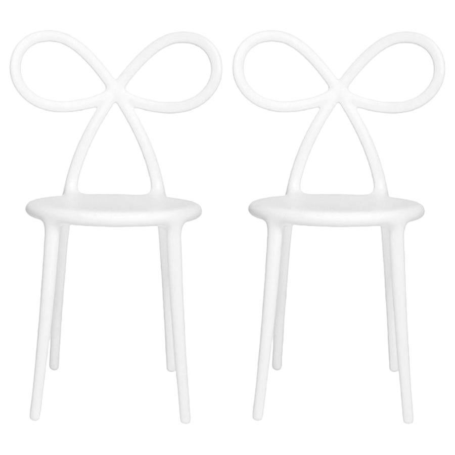 Ensemble de 2 chaises à rubans blancs, conçues par Nika Zupanc