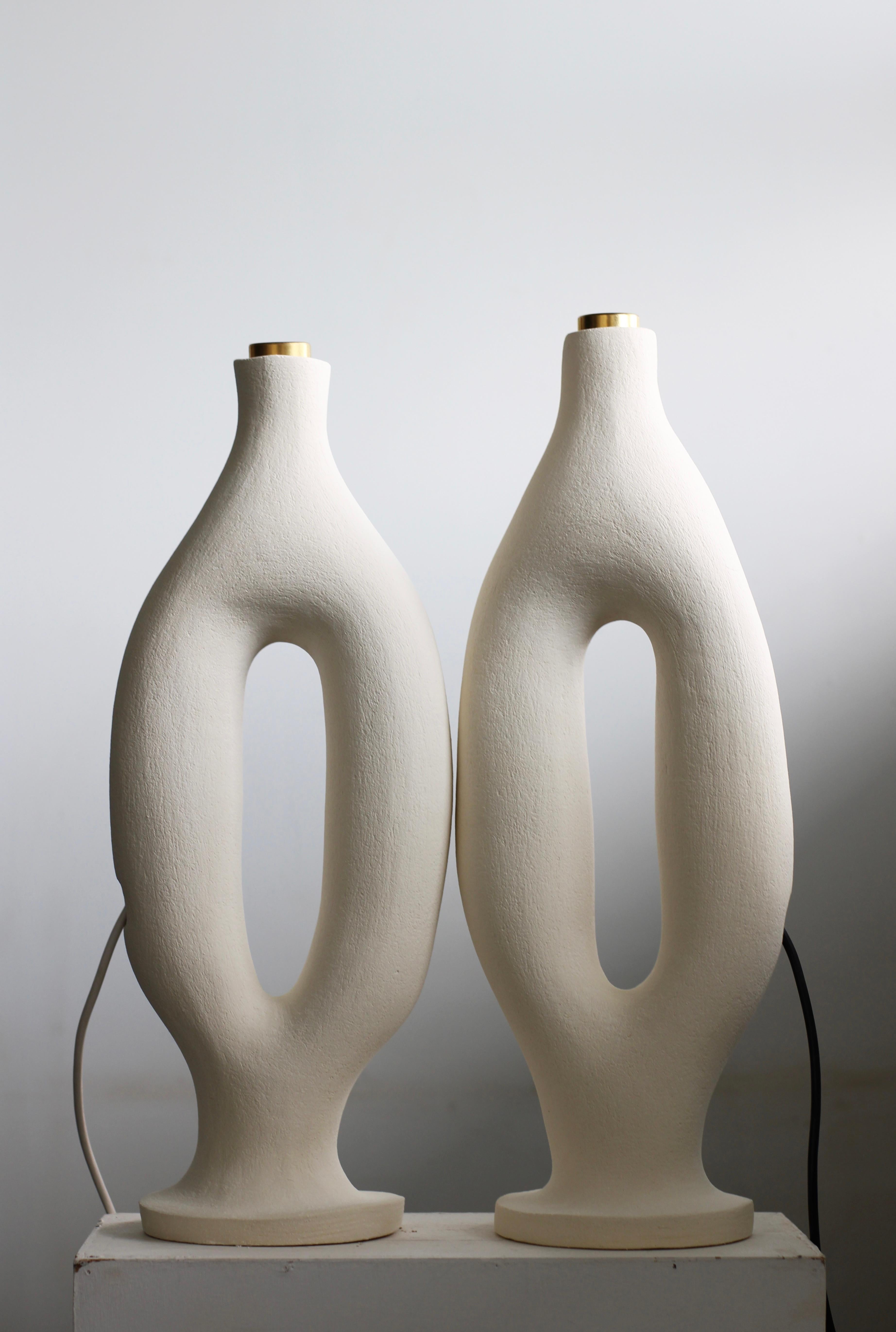 Set of 2 White Stoneware Exo Table Lamps by Abid Javed In New Condition For Sale In Geneve, CH