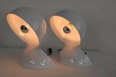 Ensemble de 2 lampes de table blanches "Dalu" Conçu en 1965 par Vico Magistretti pour Artemide
