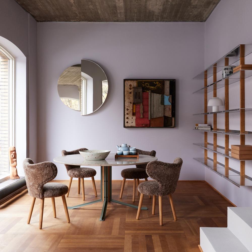 Set di 2 sedie da salotto TMBO bianche in pelle di pecora Moonlight di Mazo Design In condizioni Nuovo in vendita a Geneve, CH