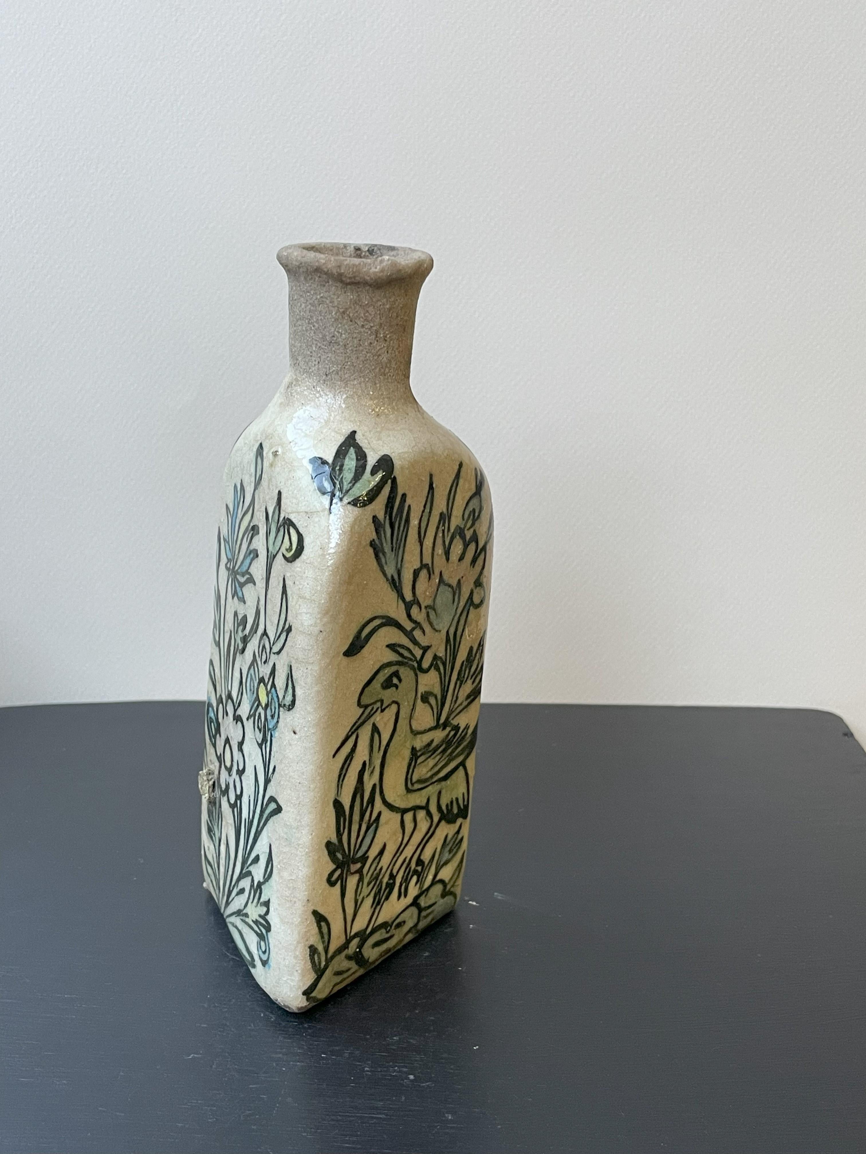 Ensemble de 2 vases Qajar triangulaires blancs n° 1 et 2 en vente 5
