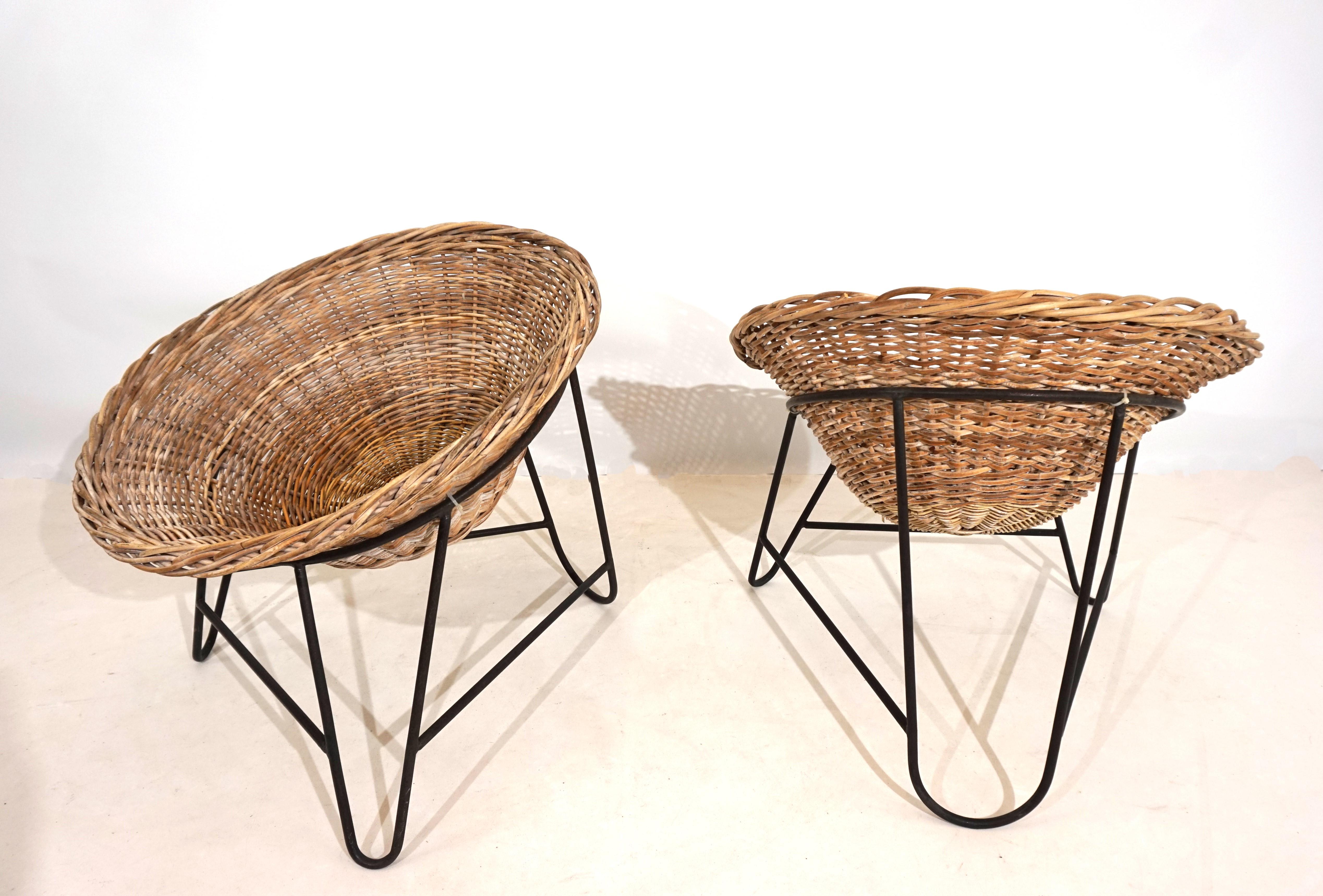 Mid-Century Modern Set of 2 wicker pod chairs from the 60s For Sale