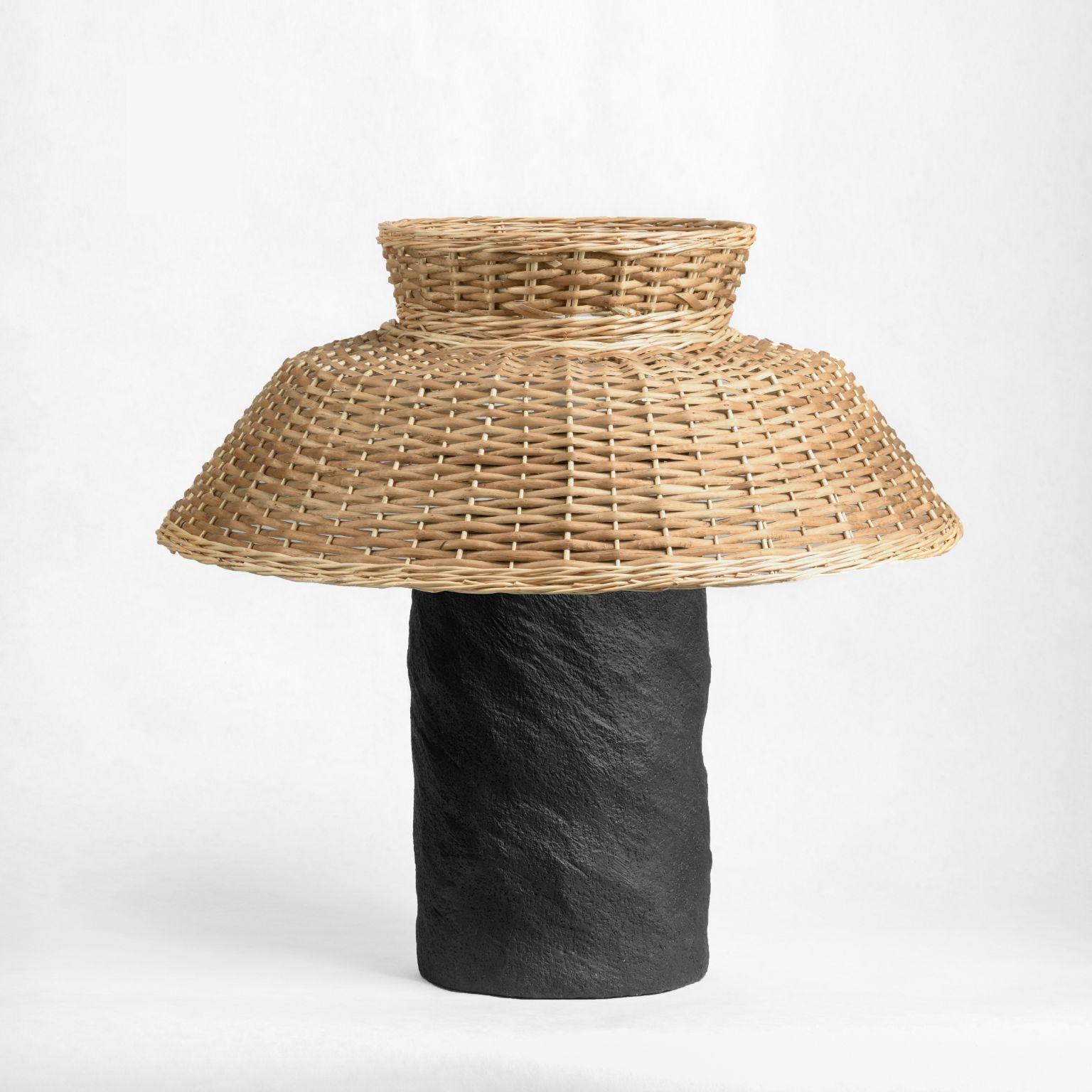 Satz von 2 zeitgenössischen Tischlampen aus Weidenholz von Faina (Moderne) im Angebot