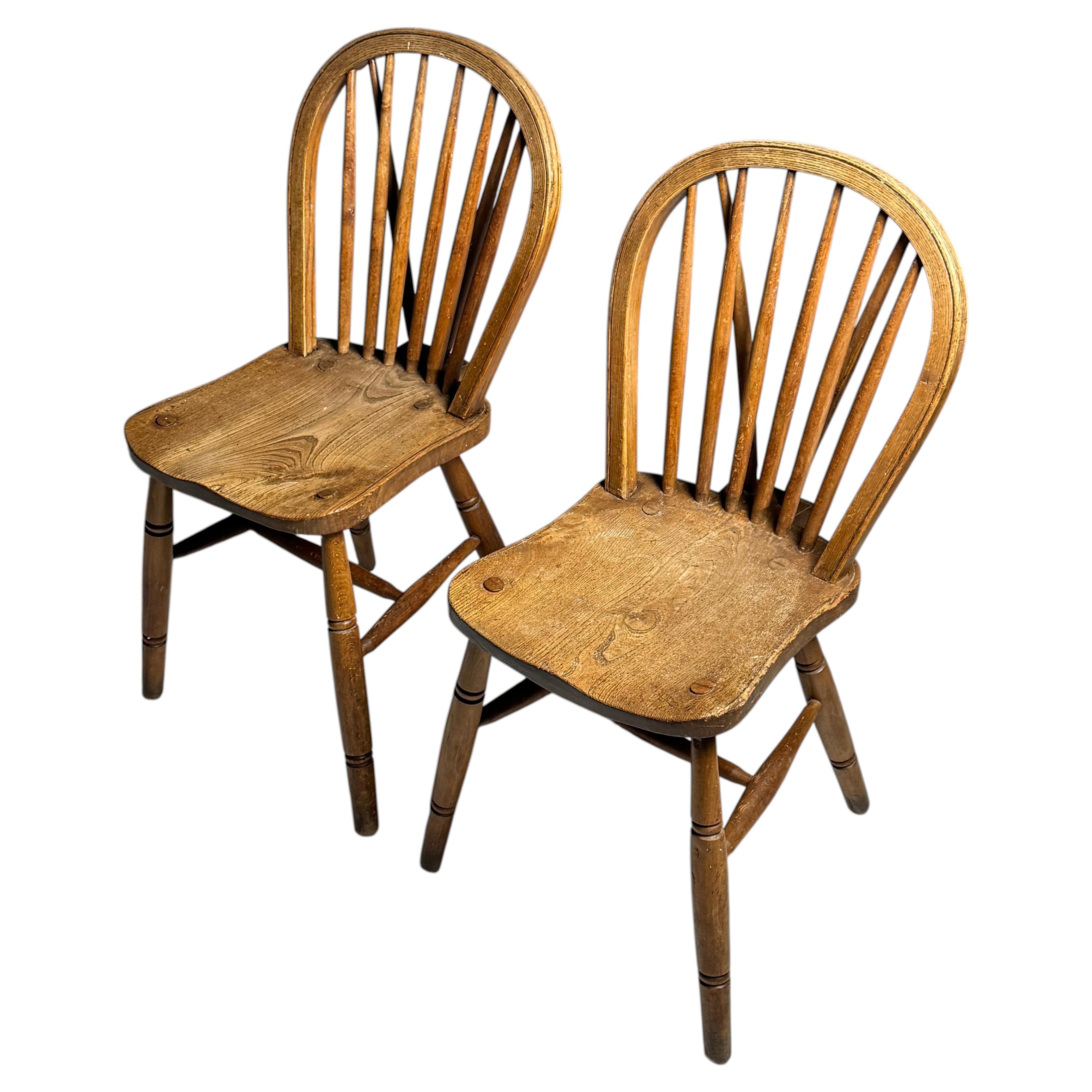 Set of 2 Windsor chairs For Sale
