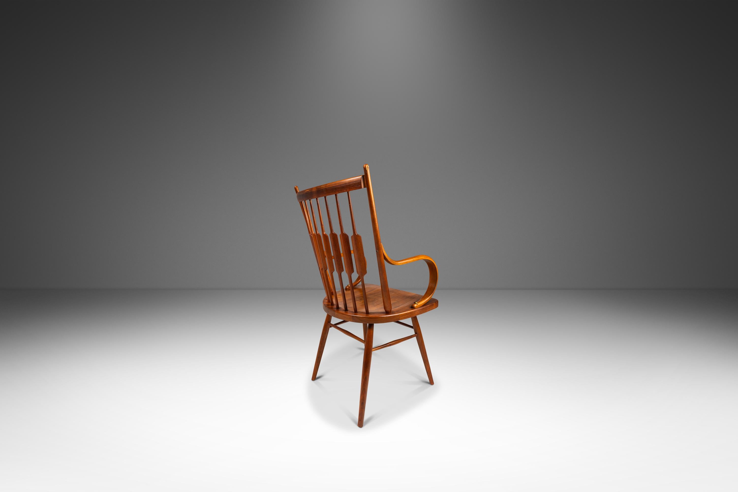 Satz von 2 Windsor-Stühlen aus massivem Nussbaumholz von Kipp Stewart für Drexel, USA, um 1960 (Mitte des 20. Jahrhunderts) im Angebot
