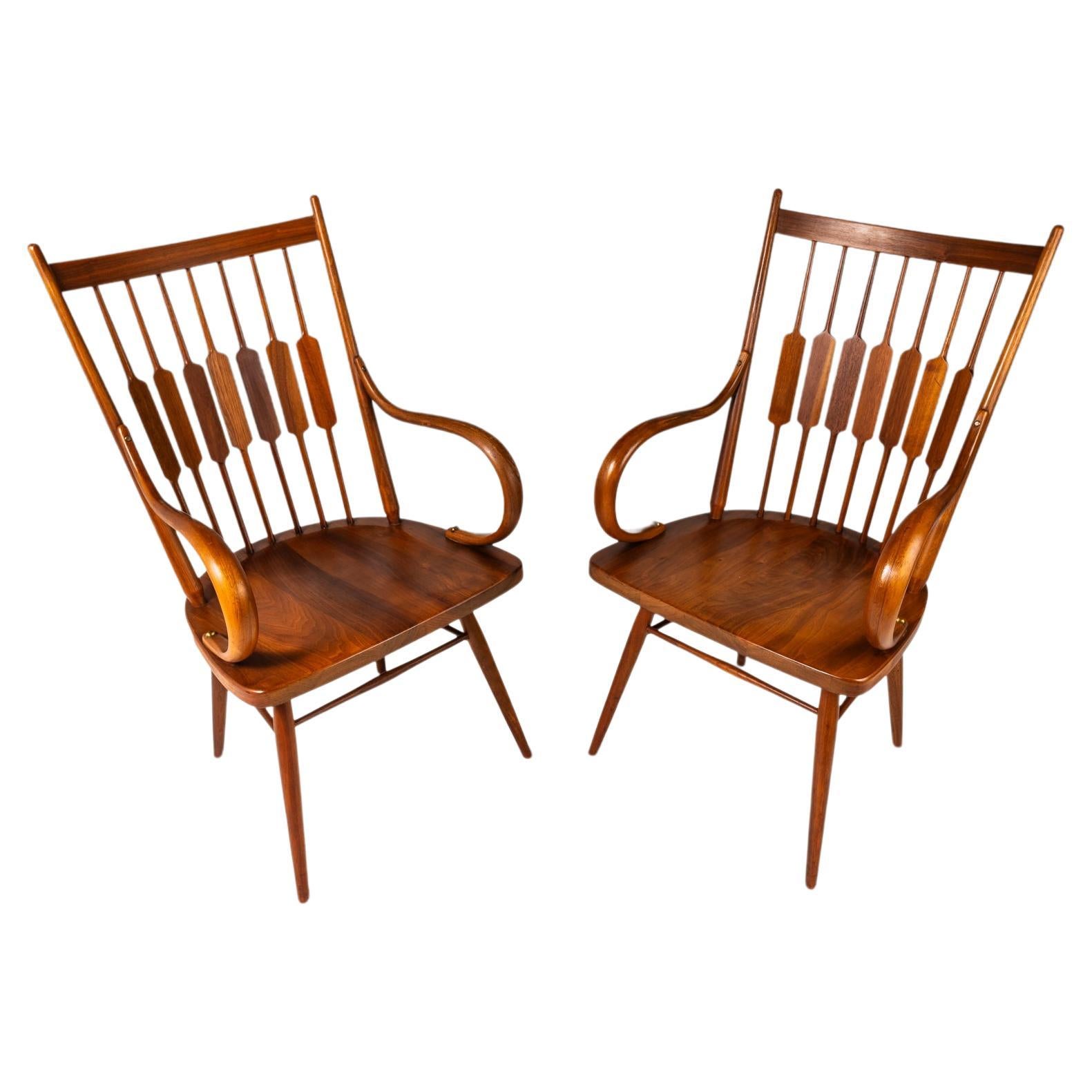 Set of 2 Windsor Chairs in Solid Walnut by Kipp Stewart for Drexel, USA, c. 1960 For Sale