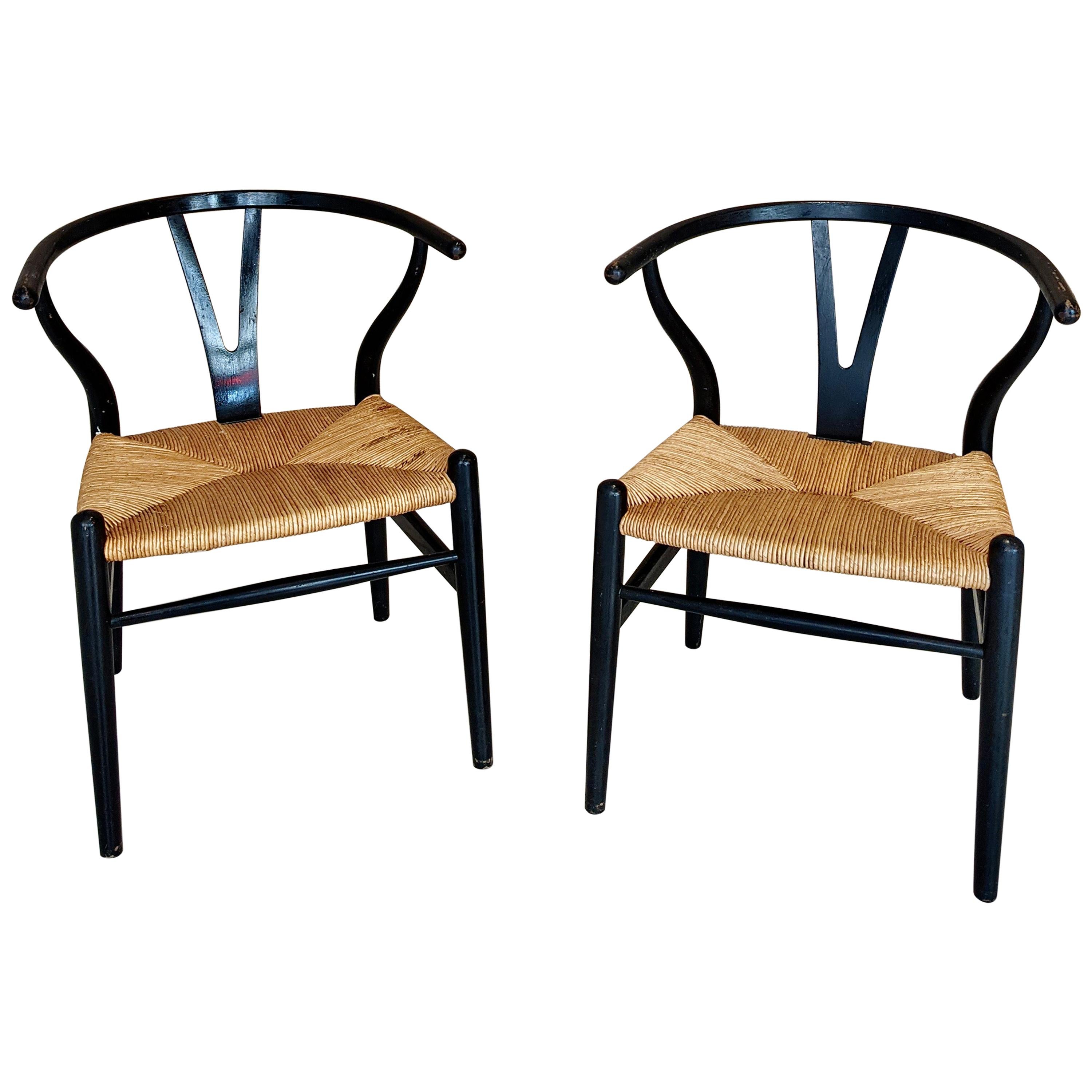 Set of 2 Wishbone Chairs by Hans Wegner at 1stDibs