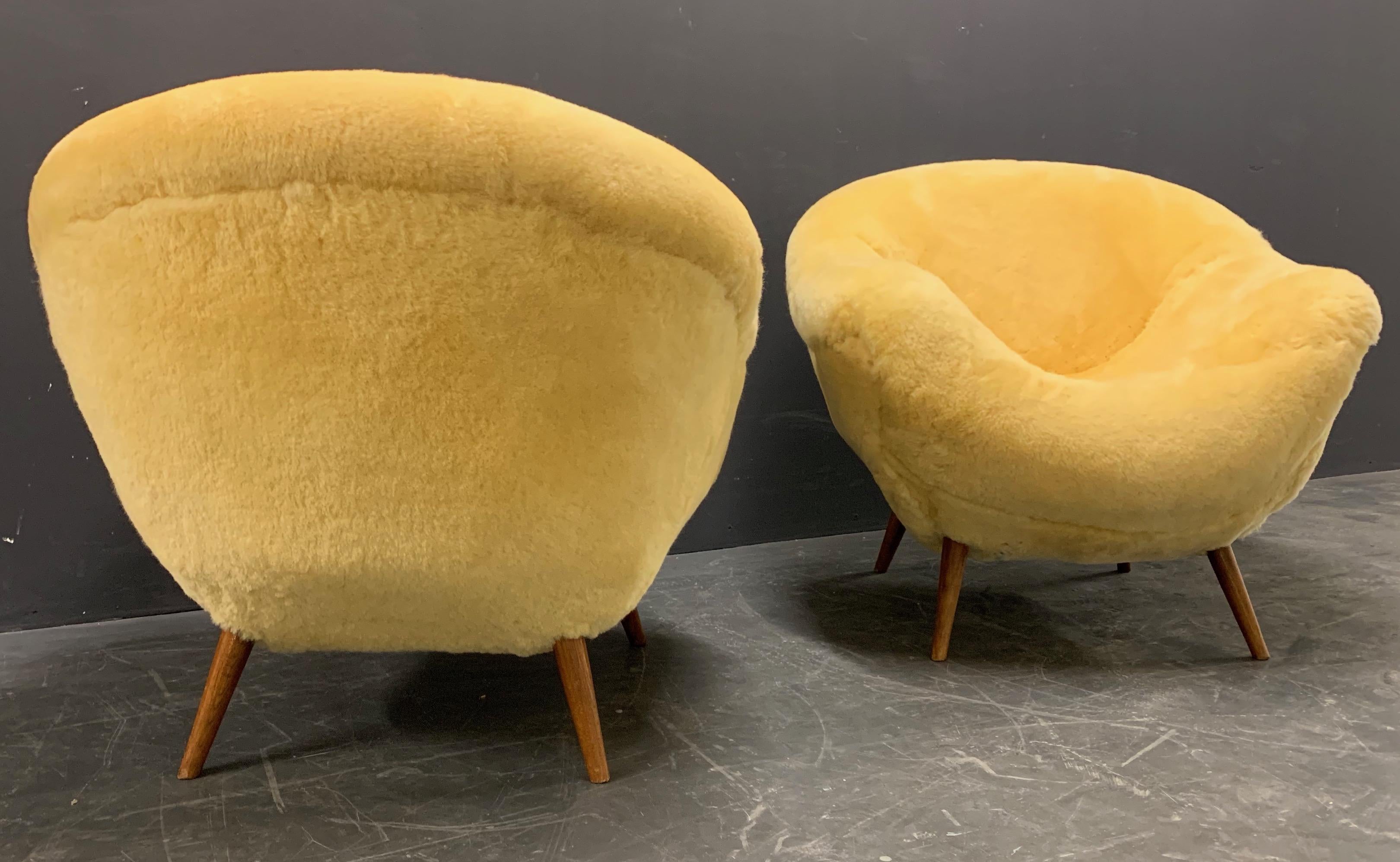 Set of 2 Wonderful and Cosy Sheepskin Chairs attributed to Jean Royere 5