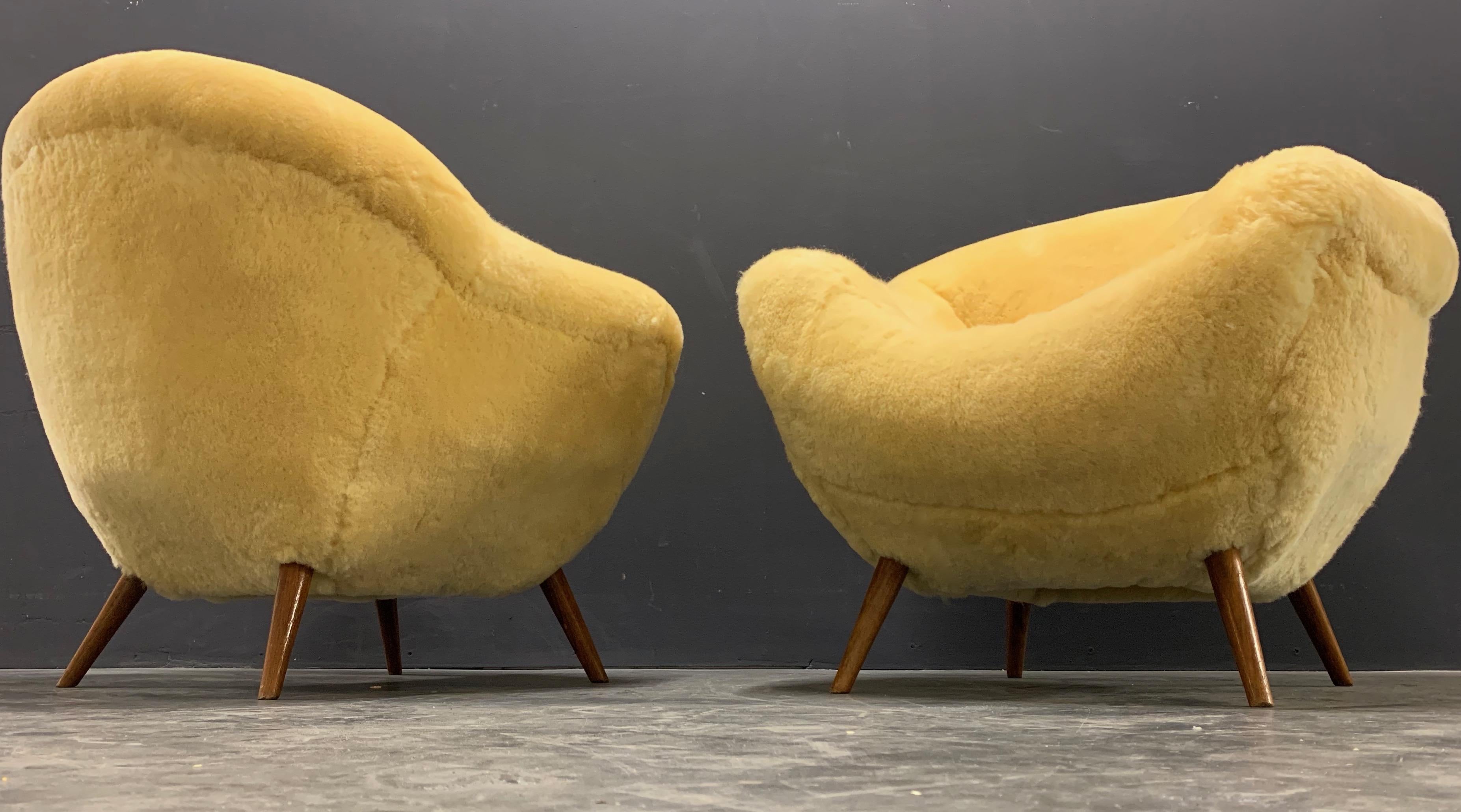 Set of 2 Wonderful and Cosy Sheepskin Chairs attributed to Jean Royere 6