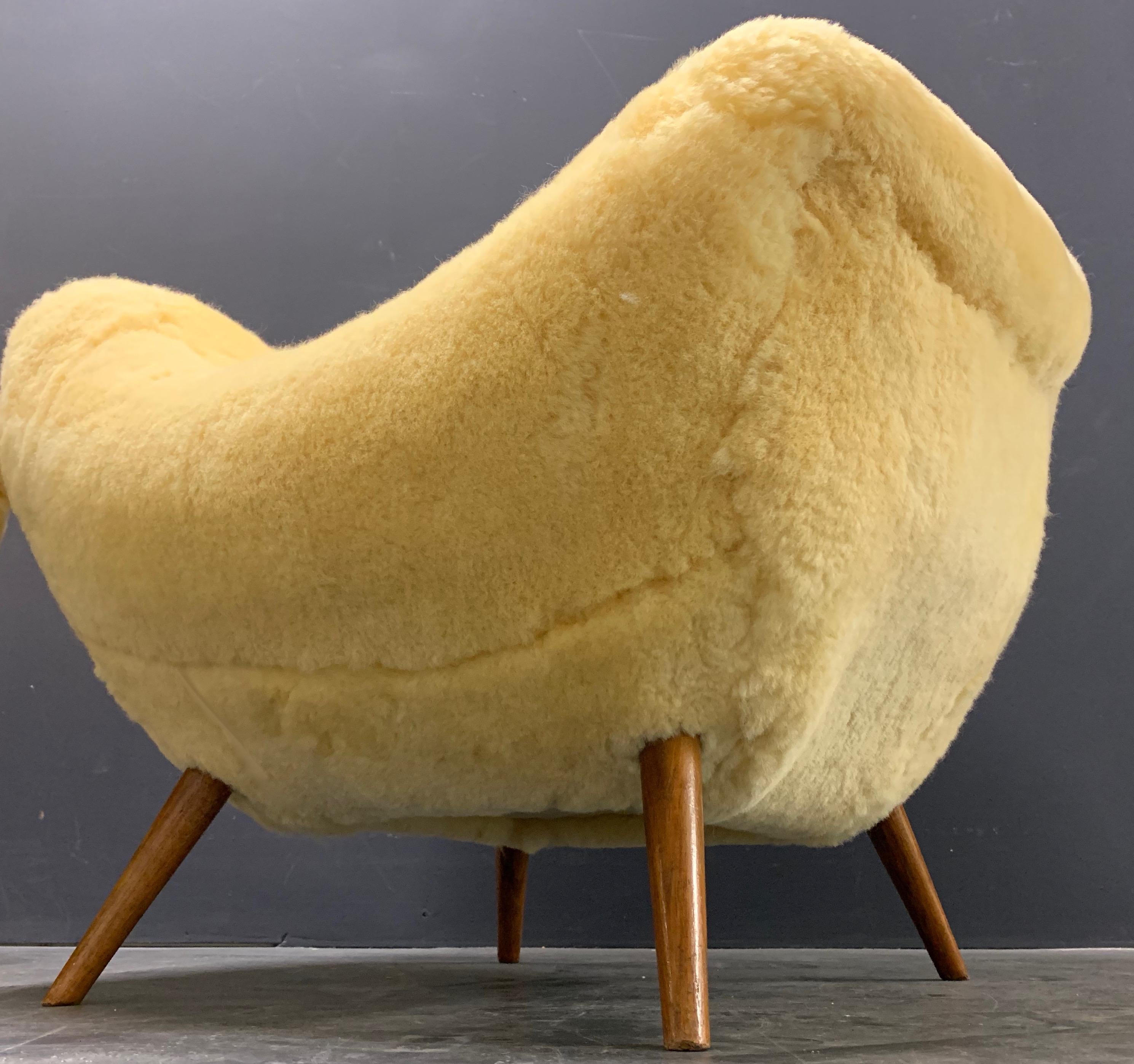 Set of 2 Wonderful and Cosy Sheepskin Chairs attributed to Jean Royere 7