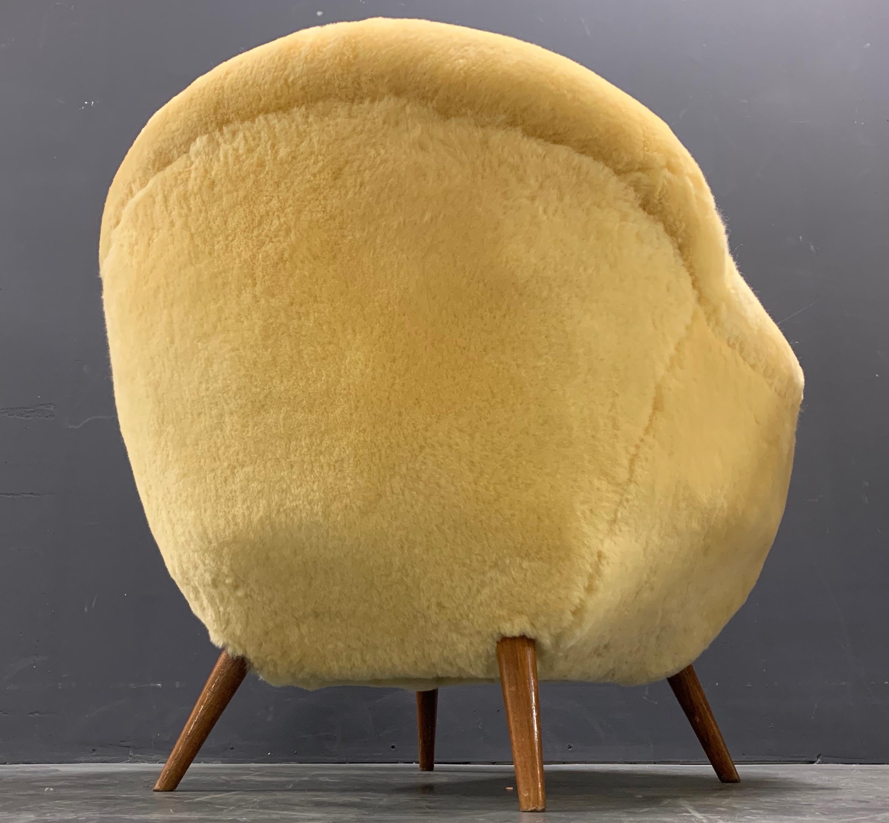 Set of 2 Wonderful and Cosy Sheepskin Chairs attributed to Jean Royere 8