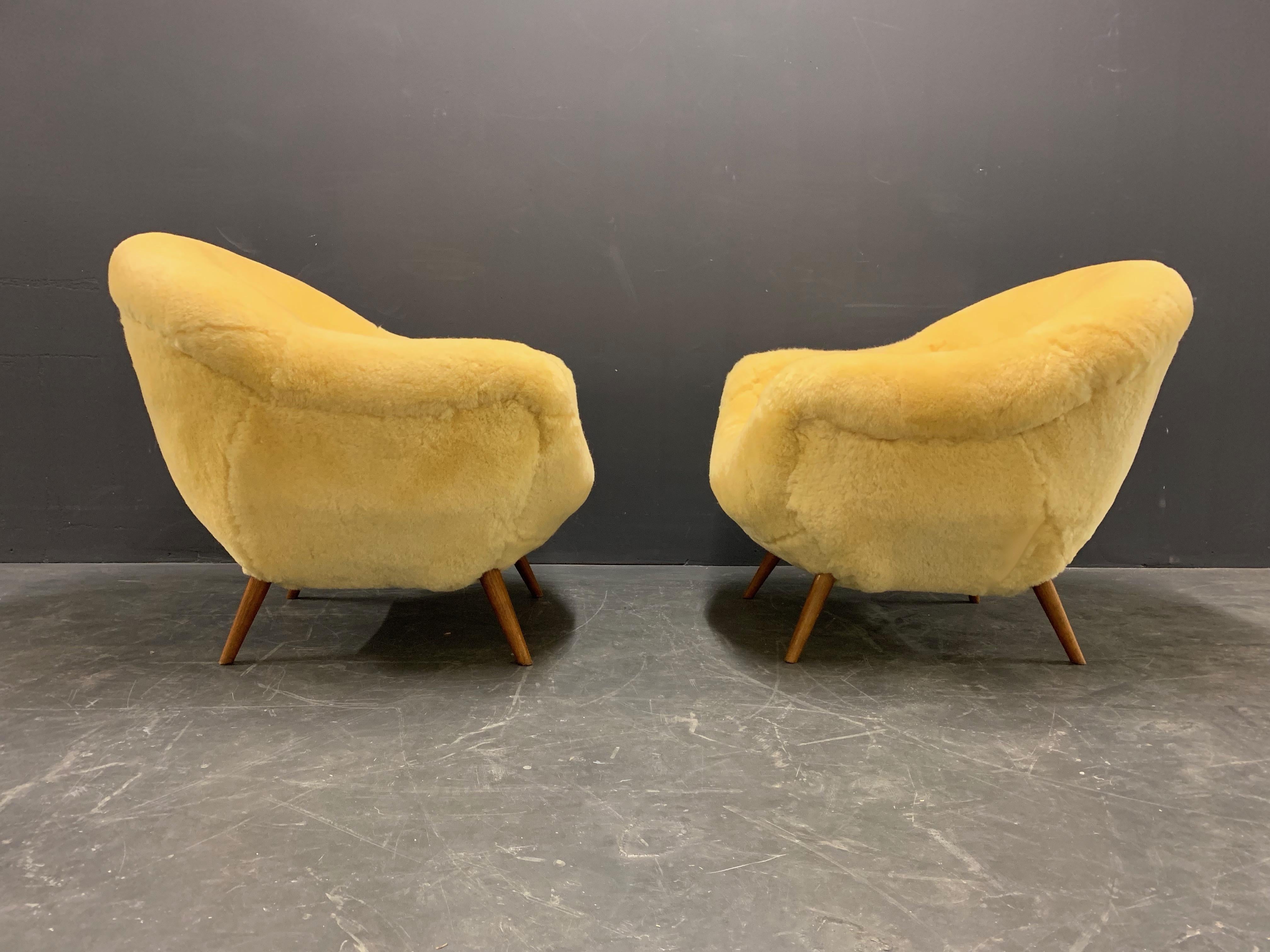 Set of 2 Wonderful and Cosy Sheepskin Chairs attributed to Jean Royere 10